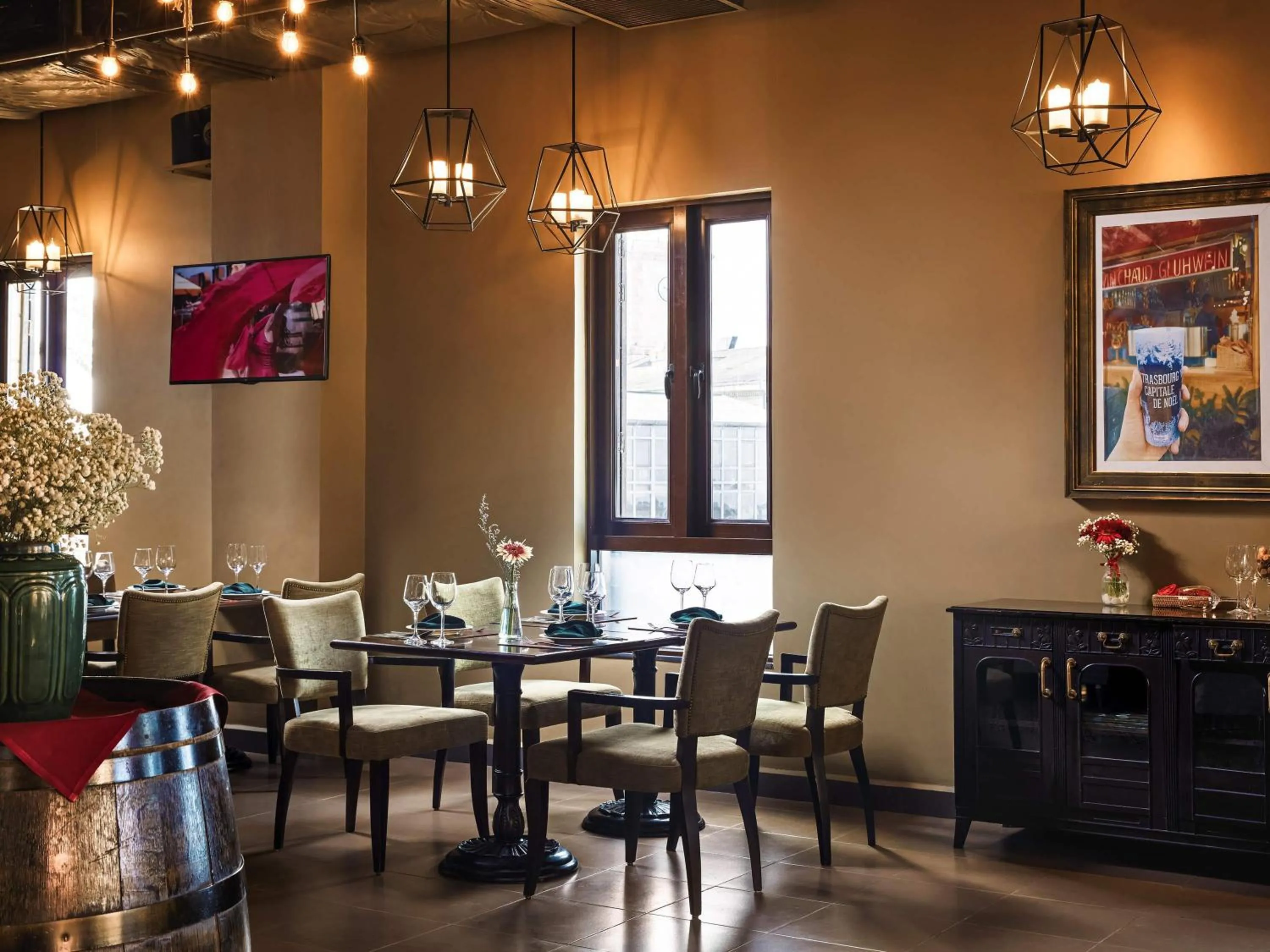 Restaurant/places to eat in Mercure Danang French Village Bana Hills