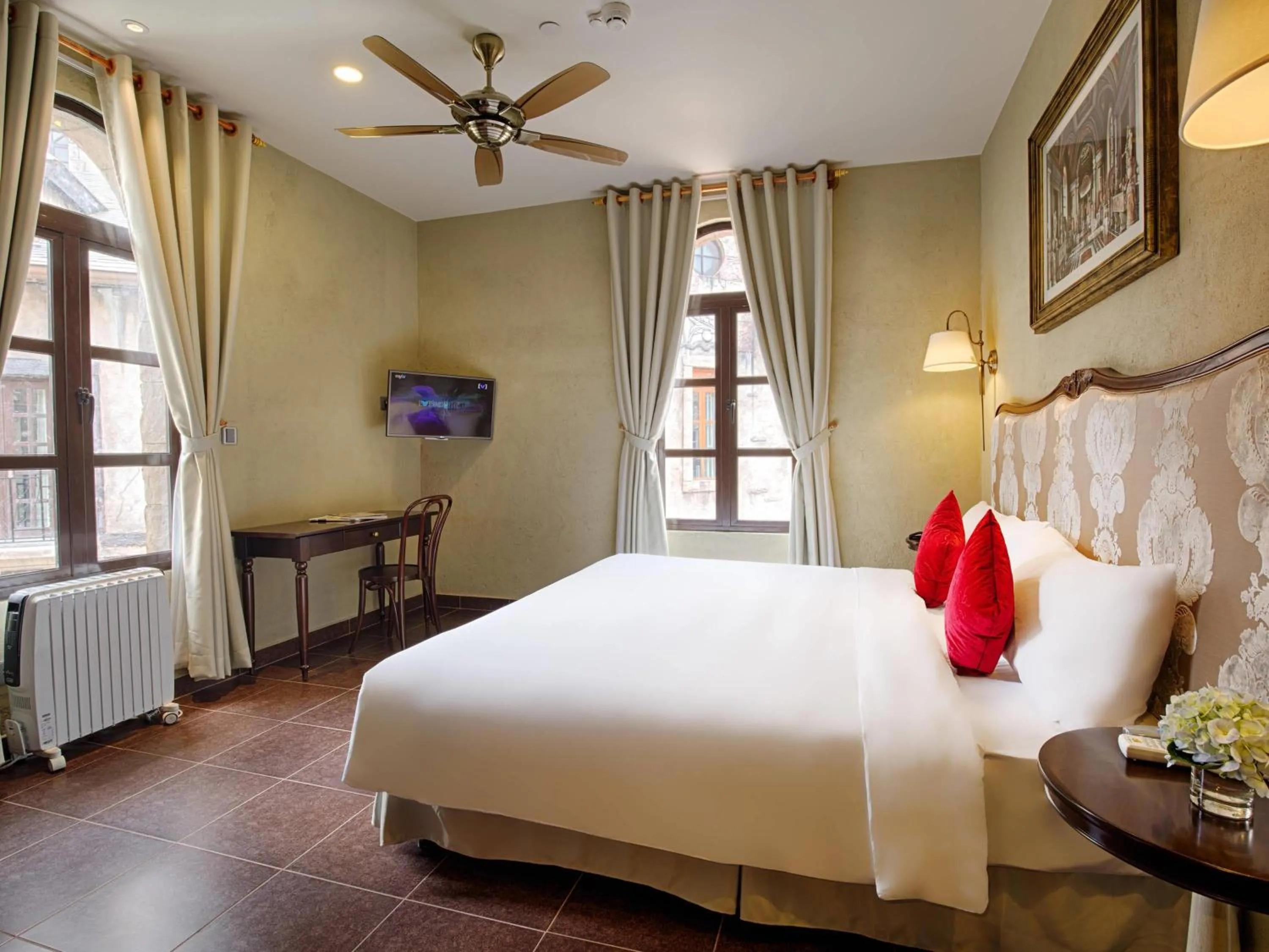 Bedroom, Bed in Mercure Danang French Village Bana Hills