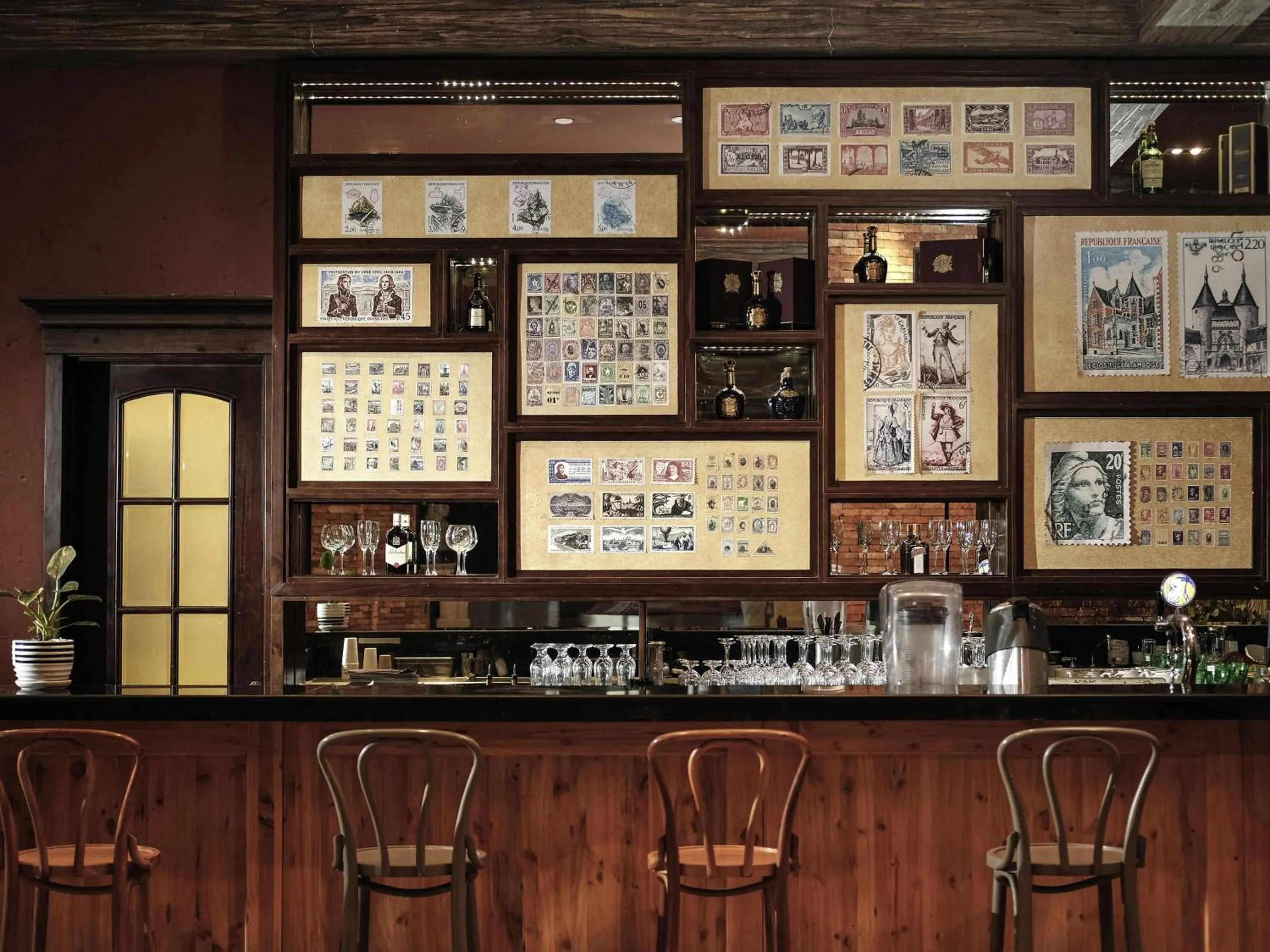 Lounge or bar in Mercure Danang French Village Bana Hills