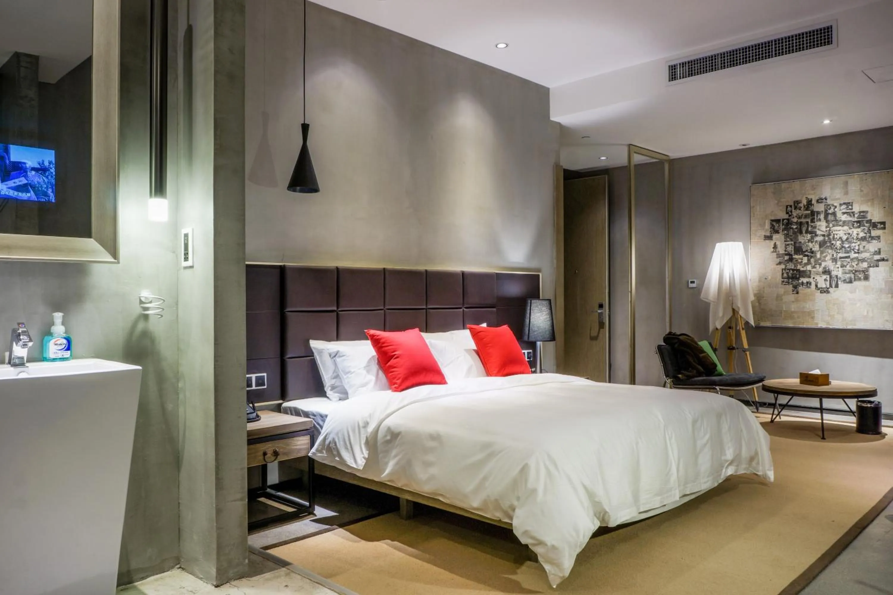 Photo of the whole room in Time Tunnel Designer Hotel Xi'an