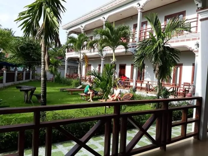 Mama Leurth Sunset Guesthouse