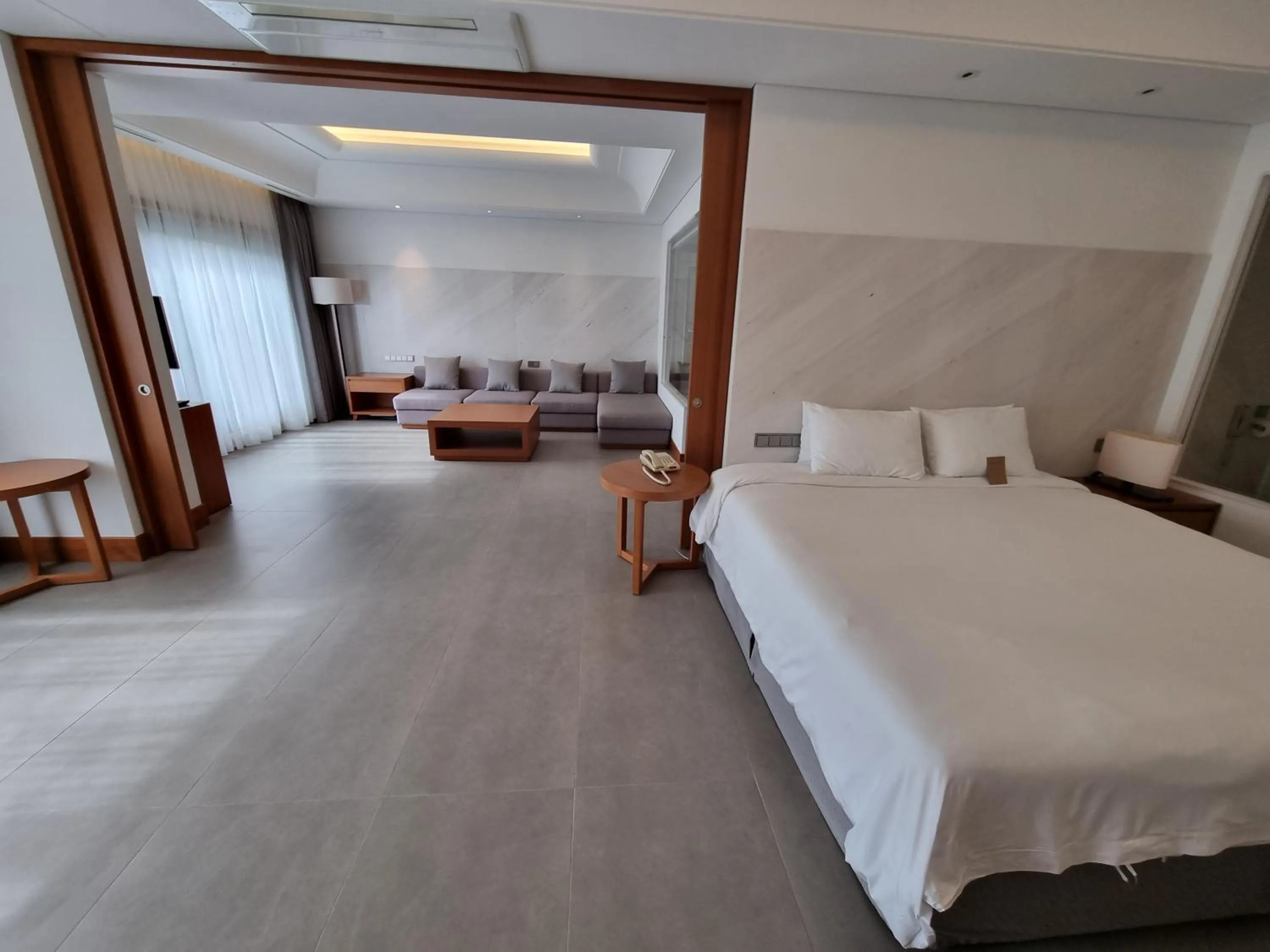 Bed in Pinegrove Hotel