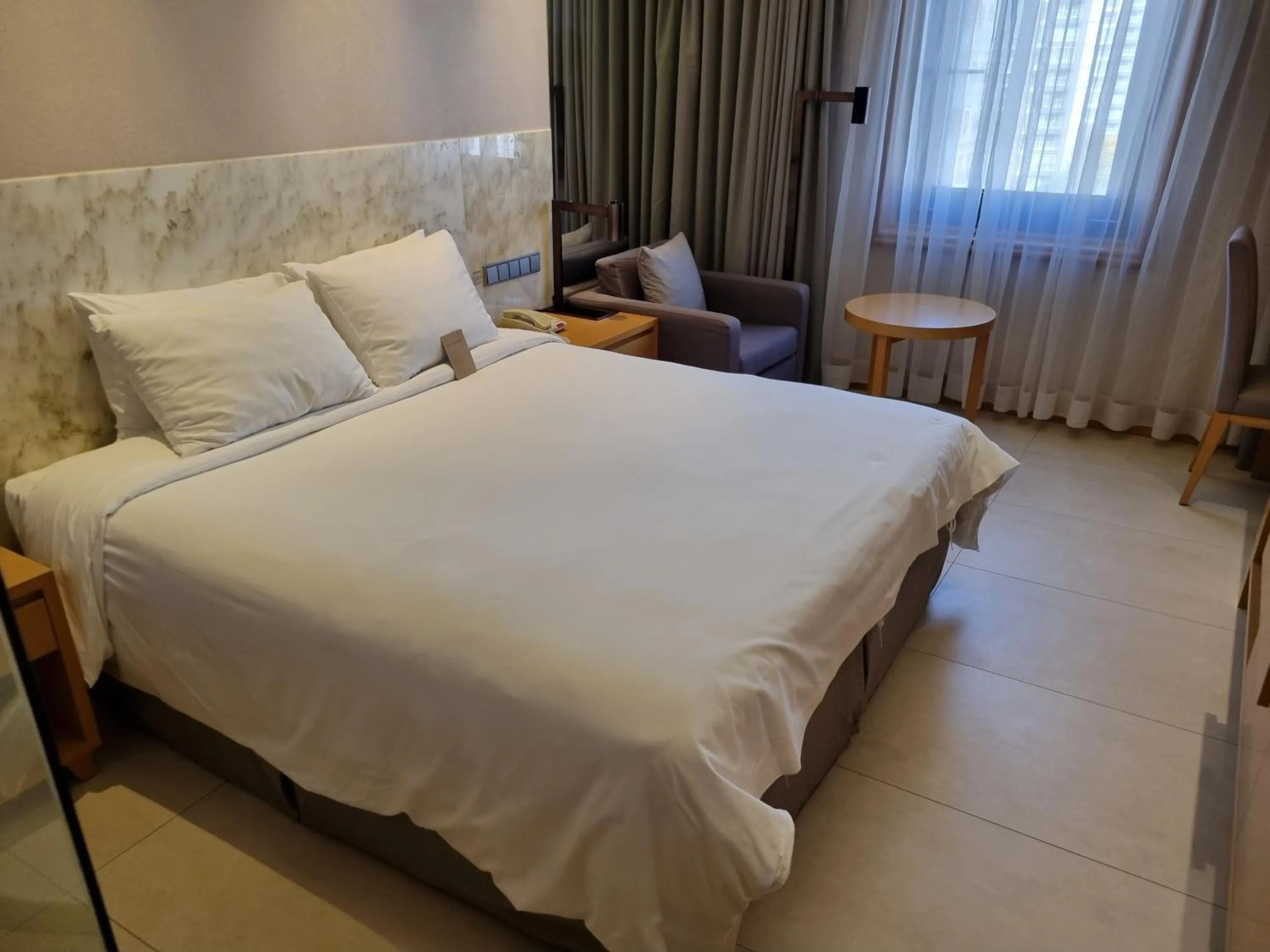 Bed in Pinegrove Hotel