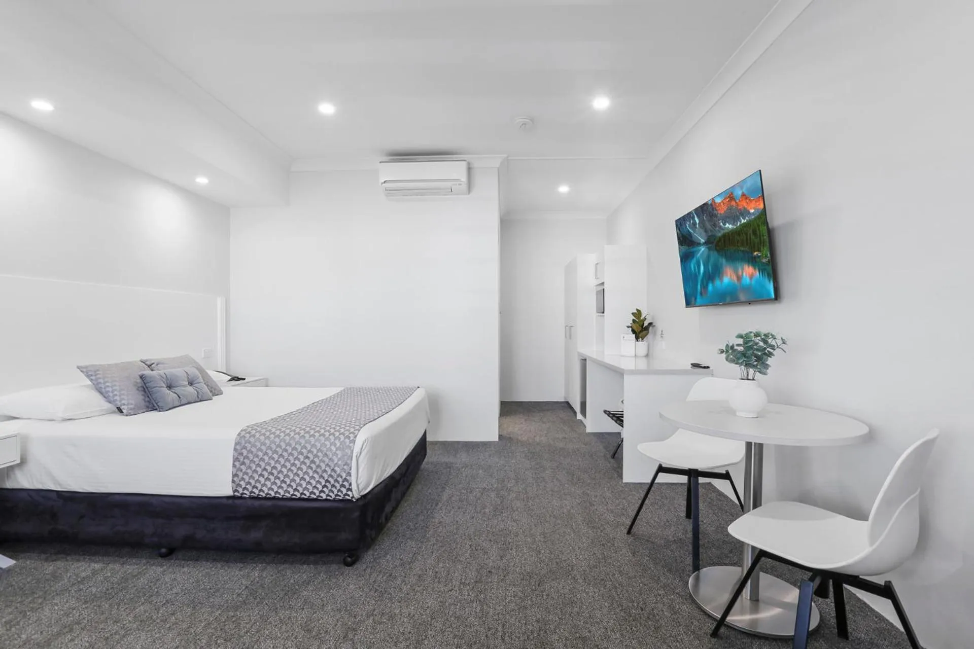 Bed in Shellharbour Village Motel