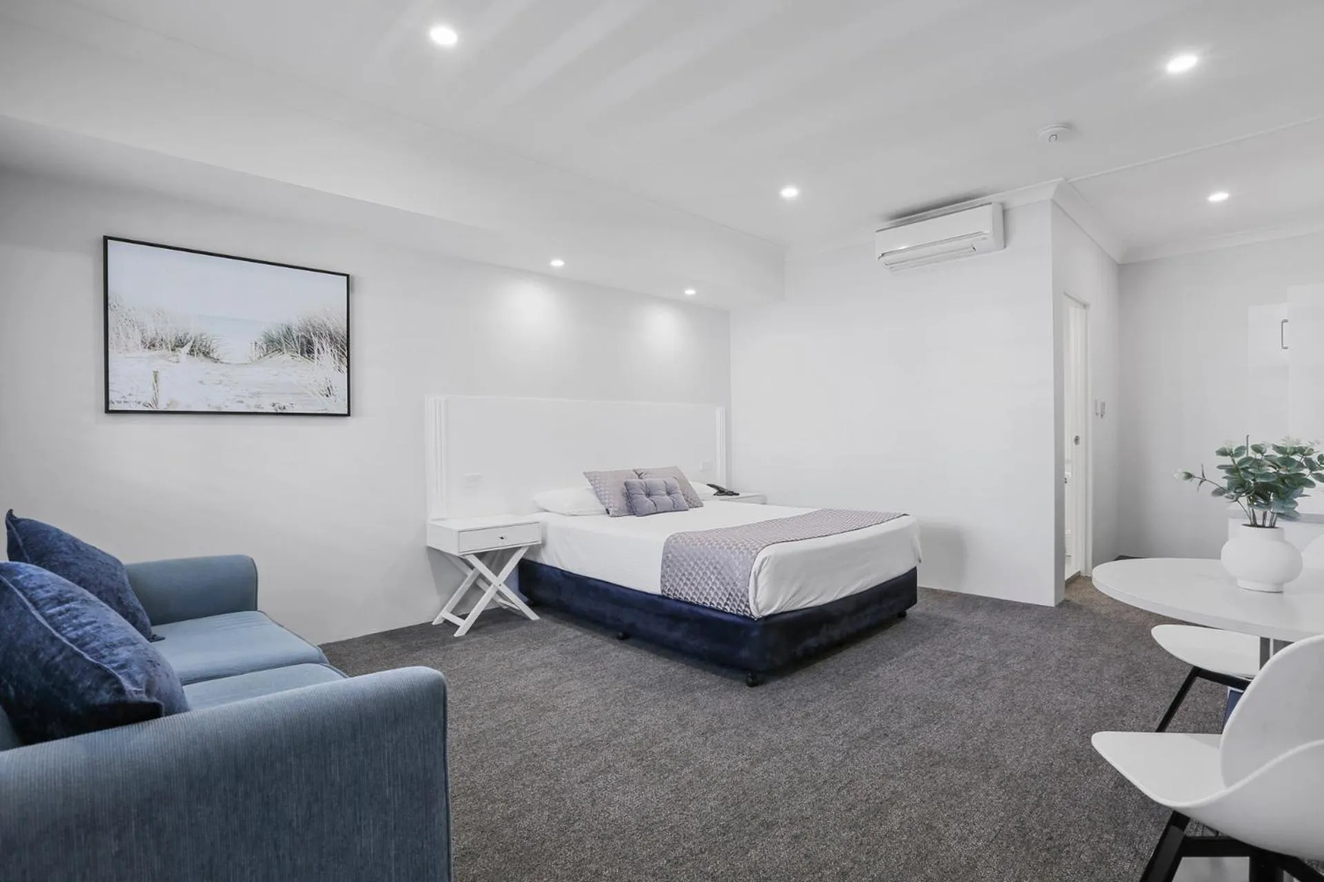 Bed in Shellharbour Village Motel