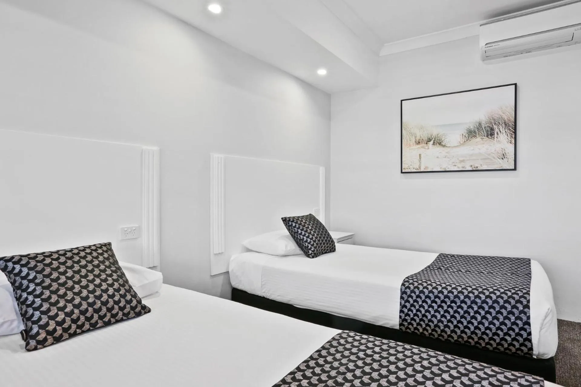 Bed in Shellharbour Village Motel