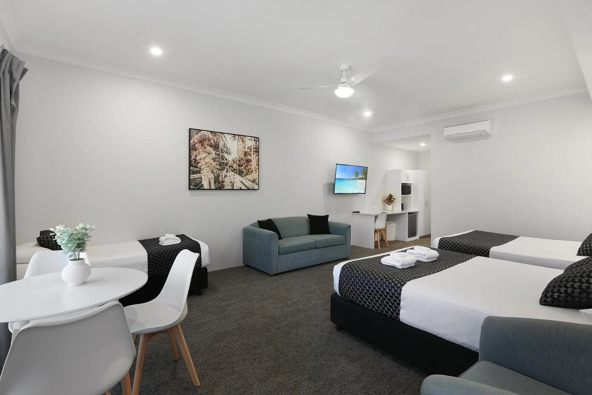Bed in Shellharbour Village Motel