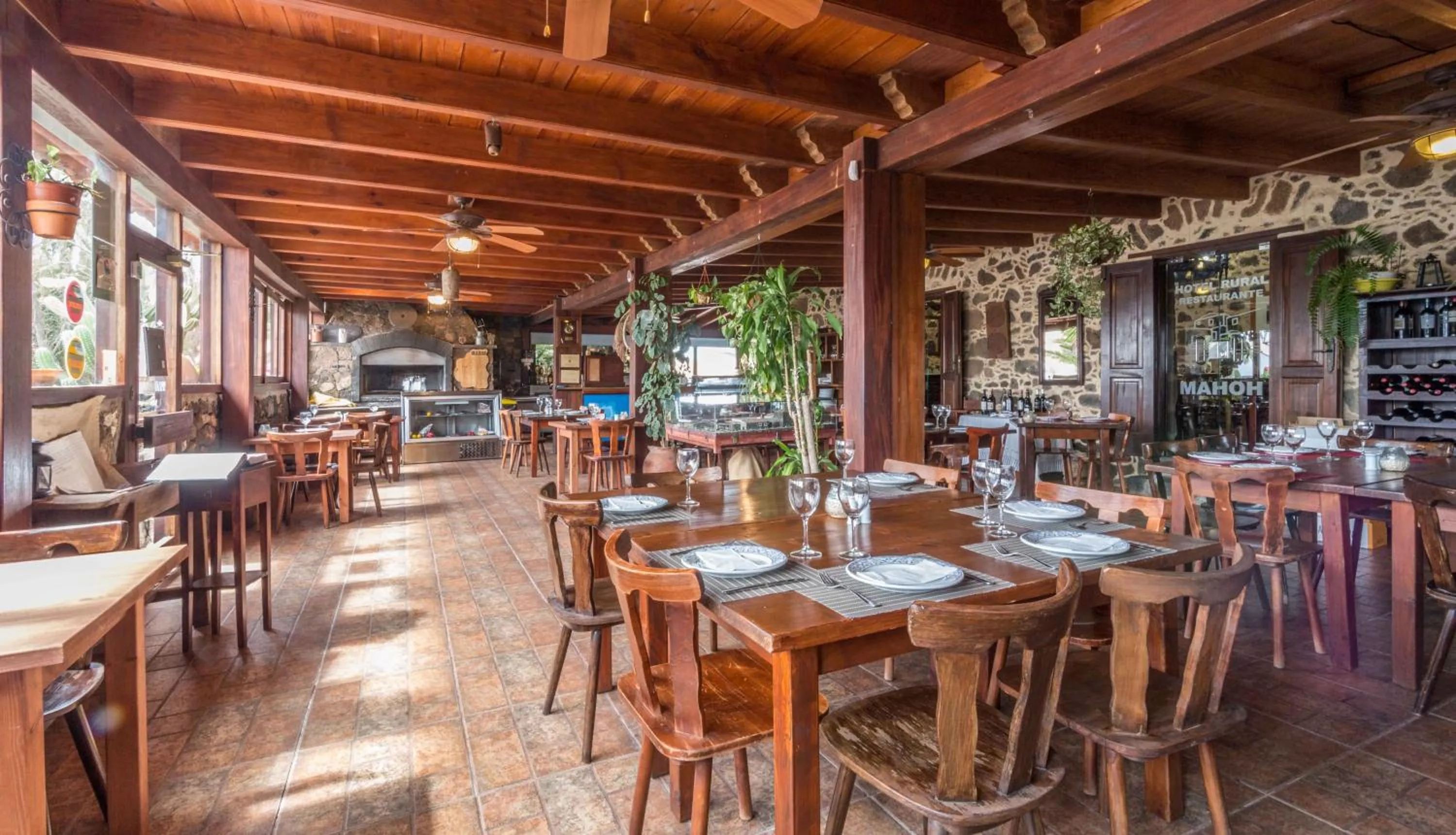 Restaurant/places to eat in Hotel Rural Restaurante Mahoh