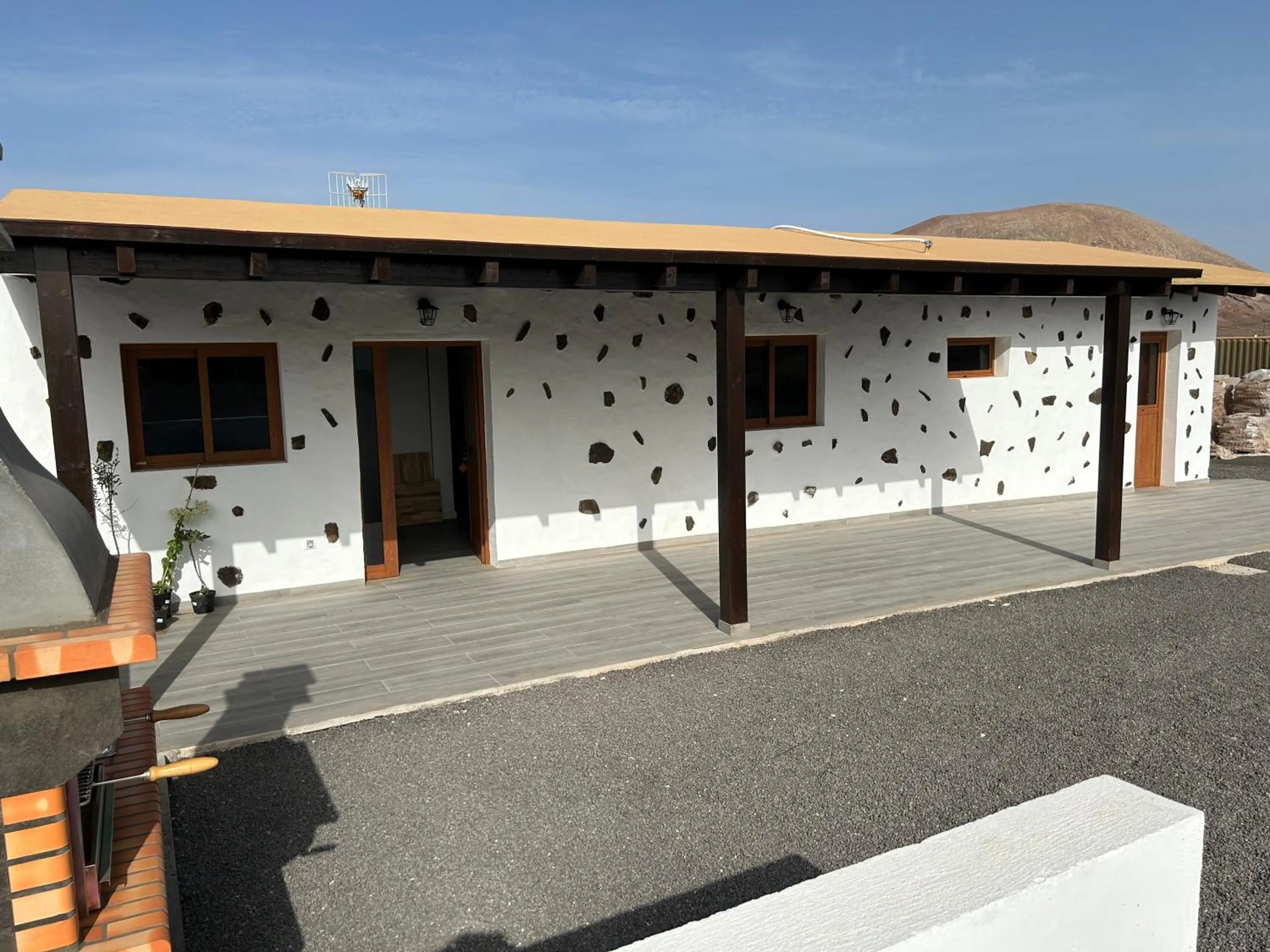 Property building in Hotel Rural Restaurante Mahoh