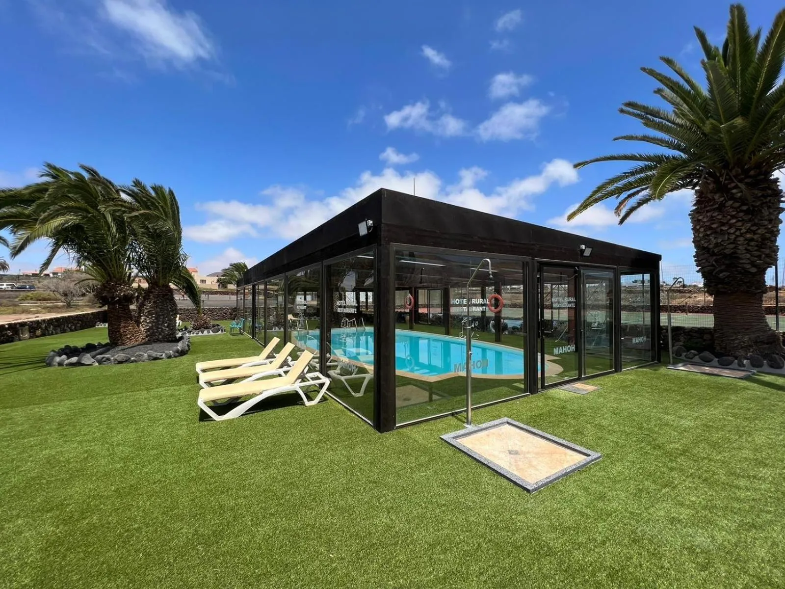 Swimming pool in Hotel Rural Restaurante Mahoh