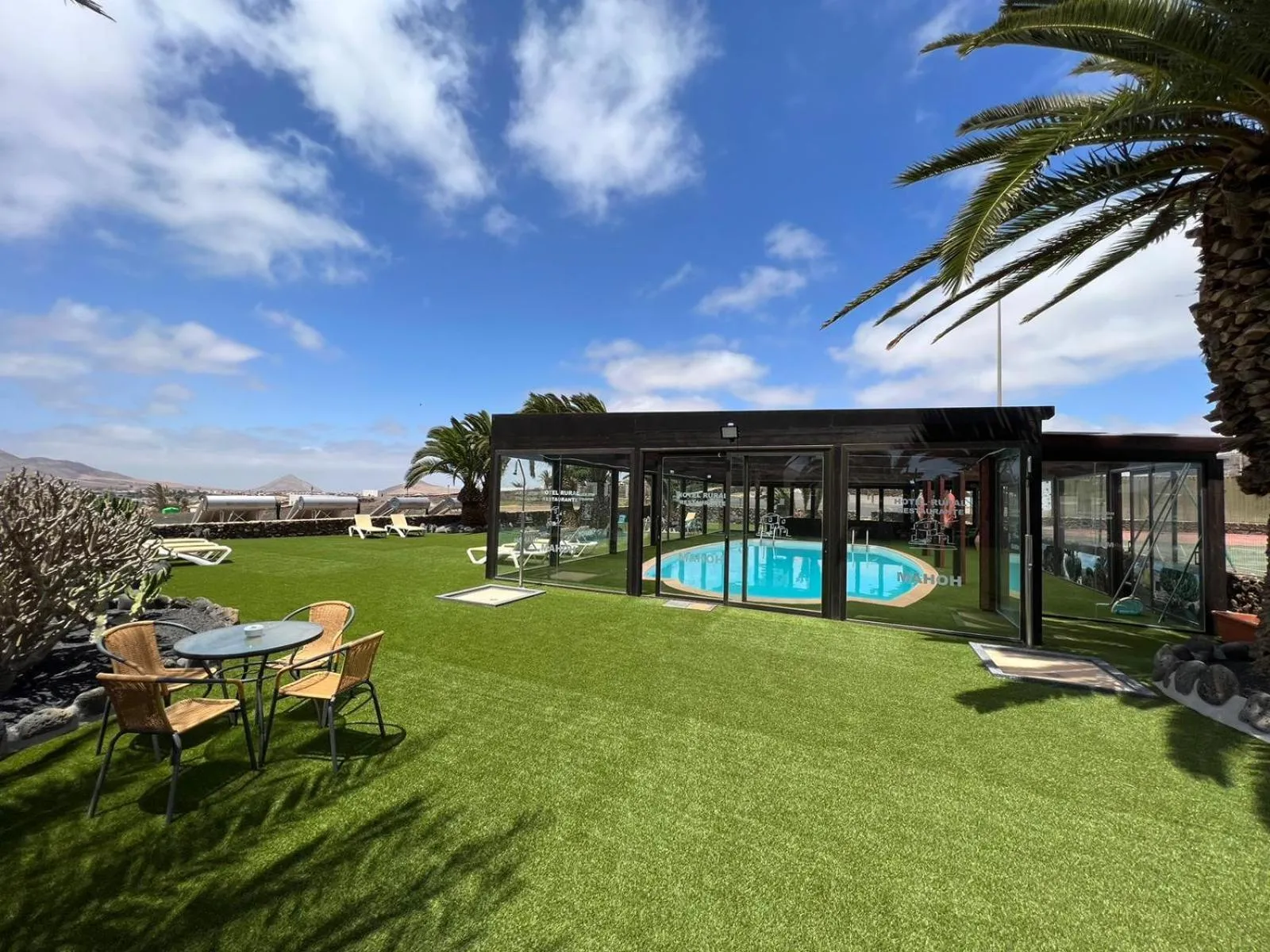 Swimming pool in Hotel Rural Restaurante Mahoh