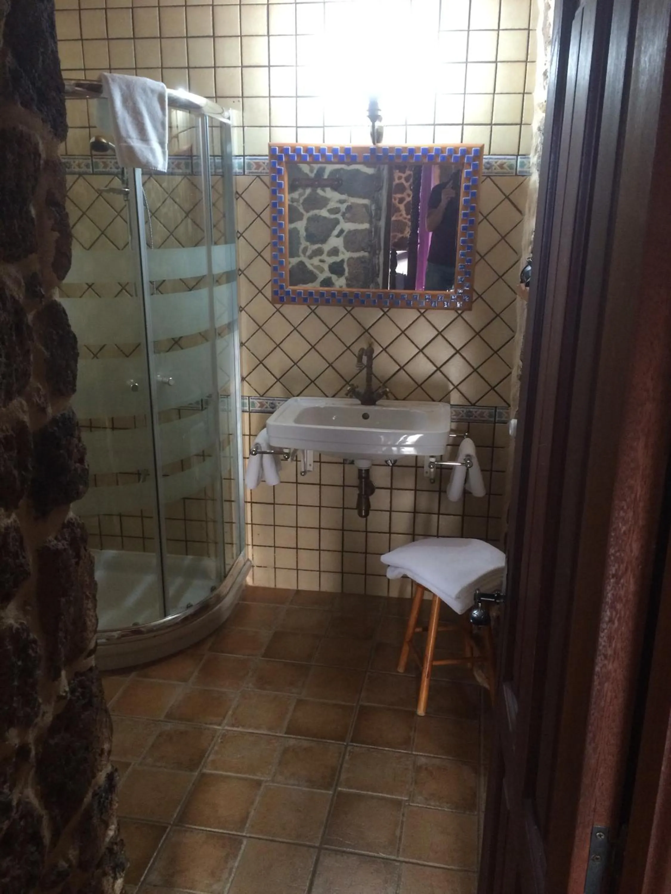 Shower in Hotel Rural Restaurante Mahoh