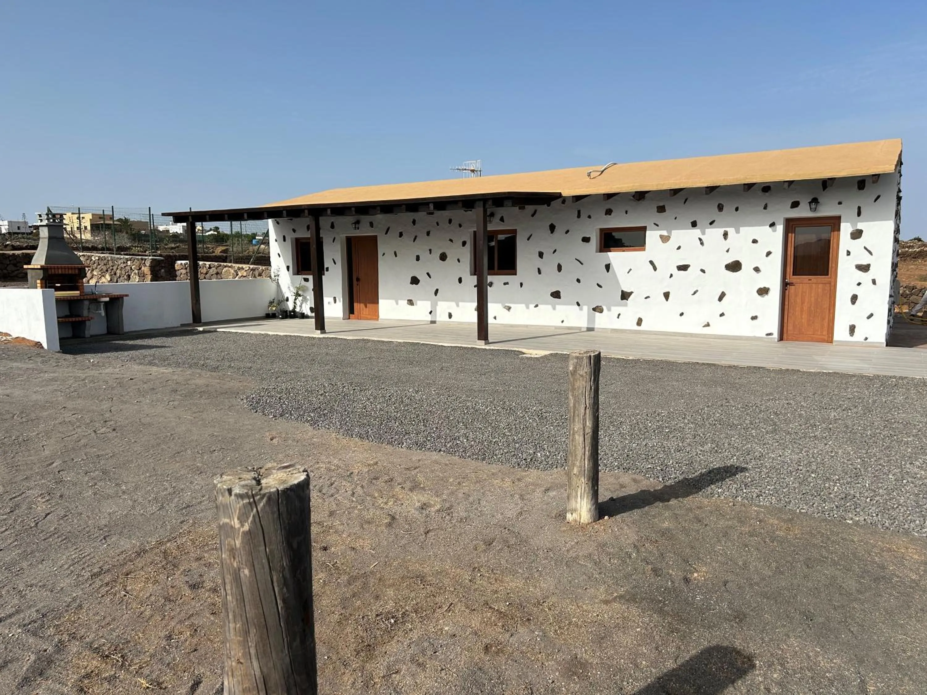 Property building in Hotel Rural Restaurante Mahoh