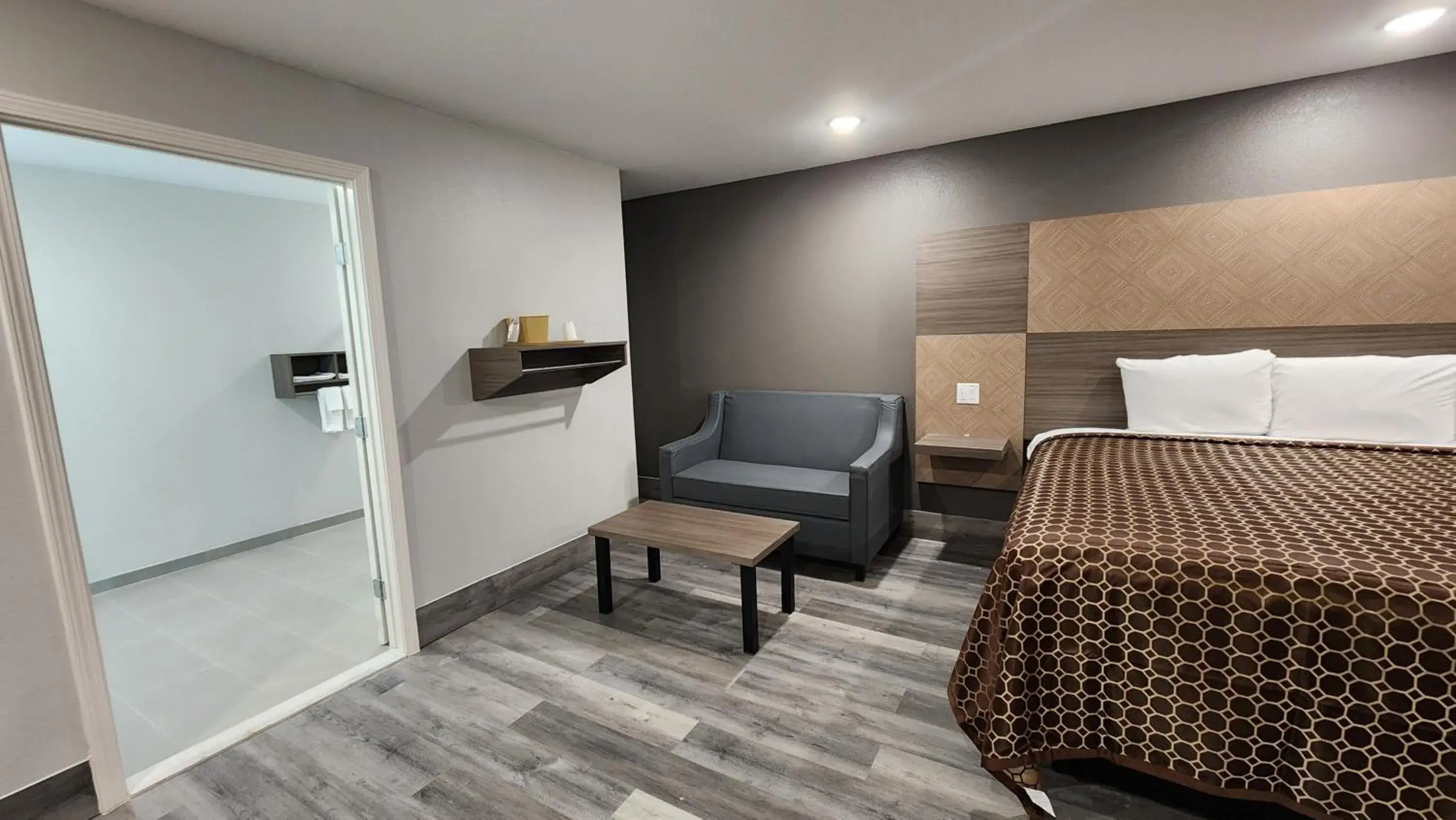 King Room with Roll-In Shower - Disability Access in Hotel Park Place King Room with Roll-In Shower - Disability Access in Hotel Park Place