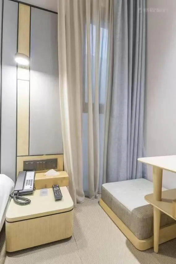 Bed in Ji Hotel Shanghai The Bund Shandong Middle Road