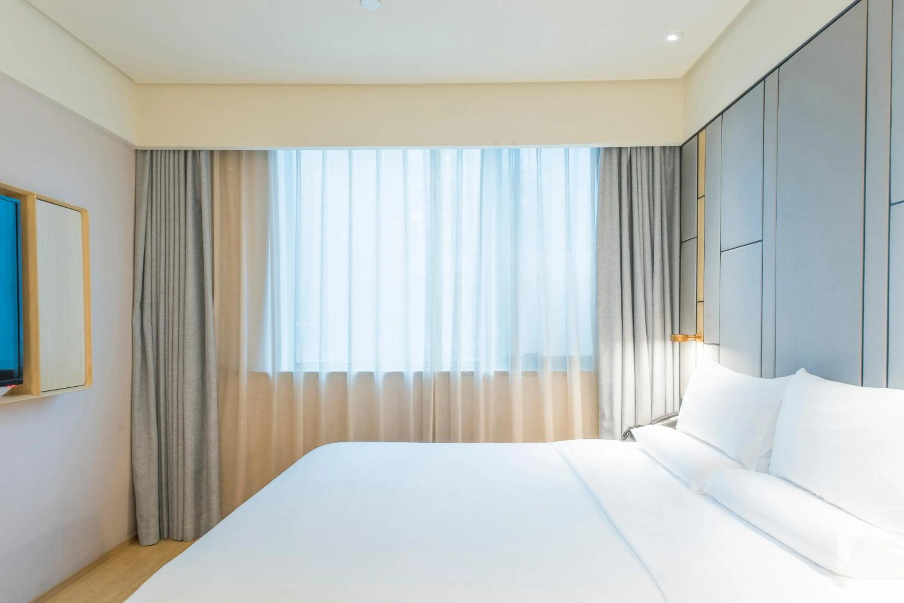 Bed in Ji Hotel Shanghai The Bund Shandong Middle Road