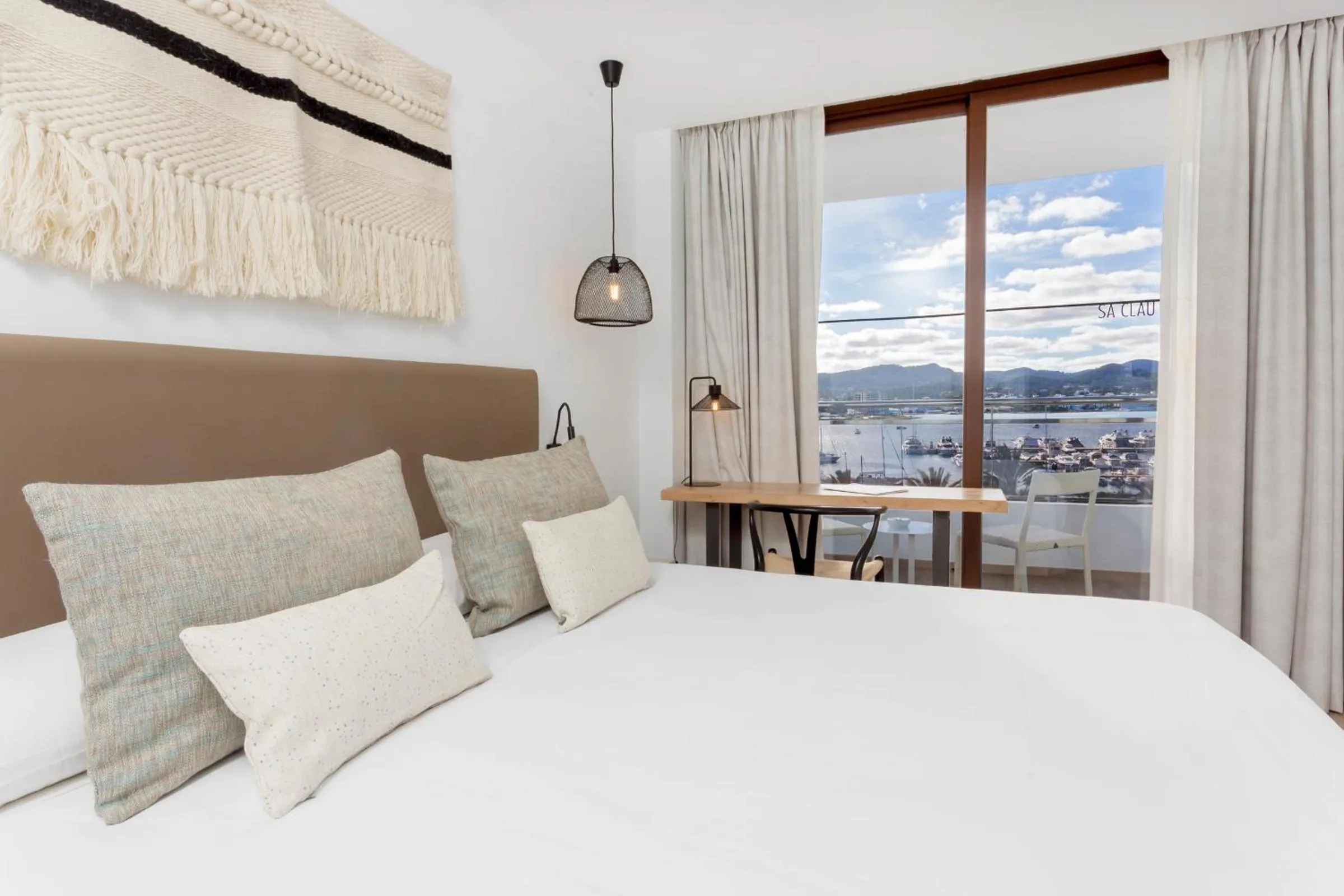 Bedroom, Bed in Hotel Sa Clau by Mambo