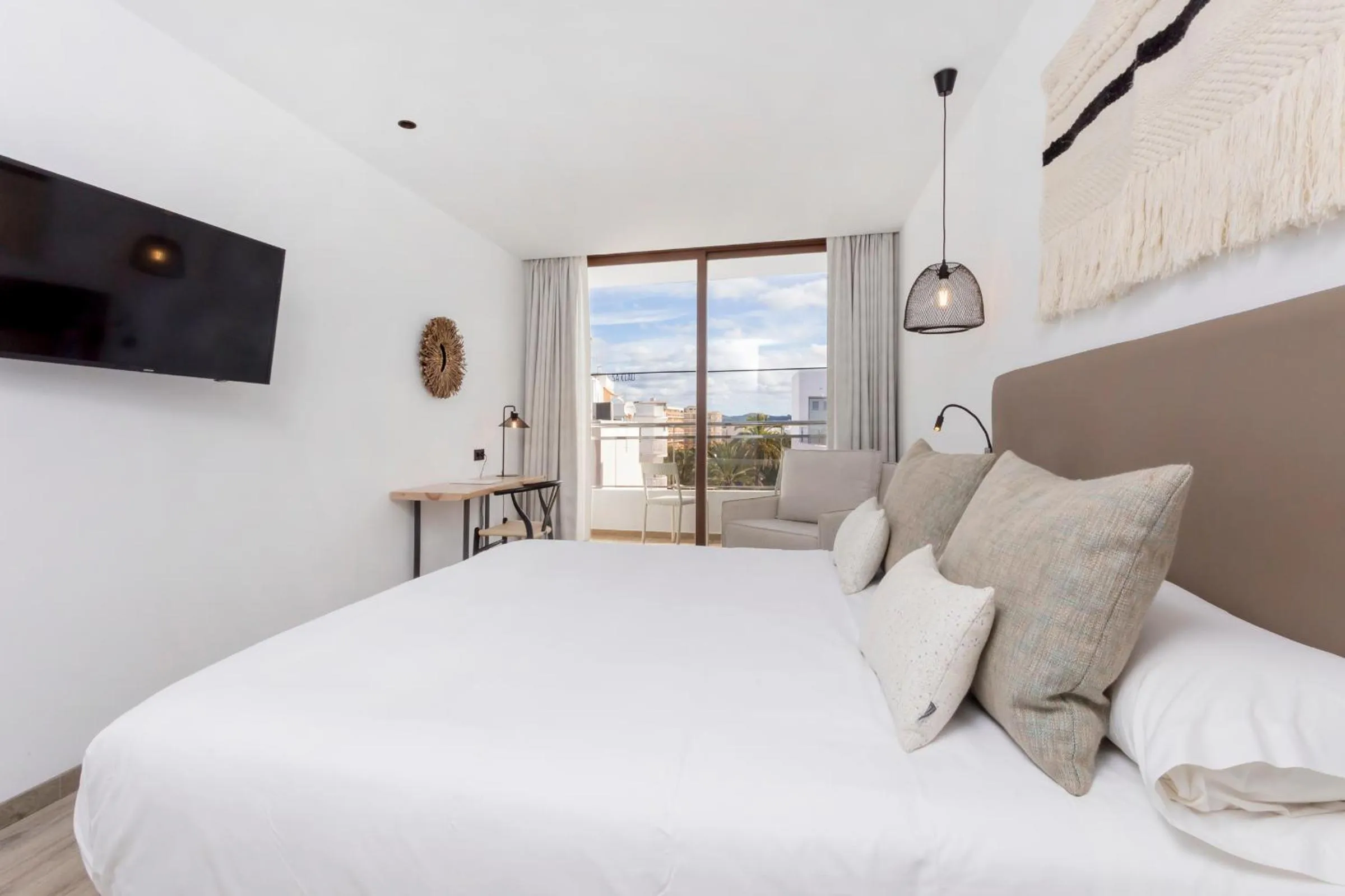 Balcony/Terrace, Bed in Hotel Sa Clau by Mambo