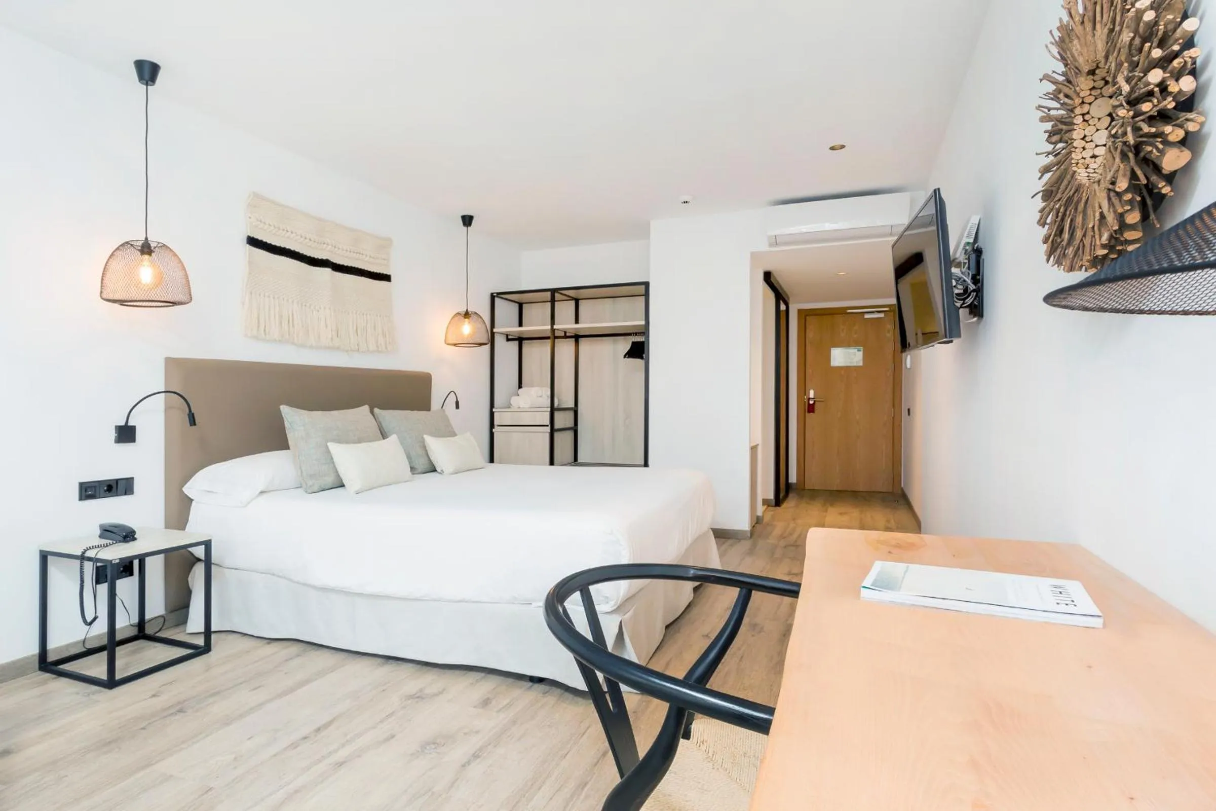 TV and multimedia, Bed in Hotel Sa Clau by Mambo