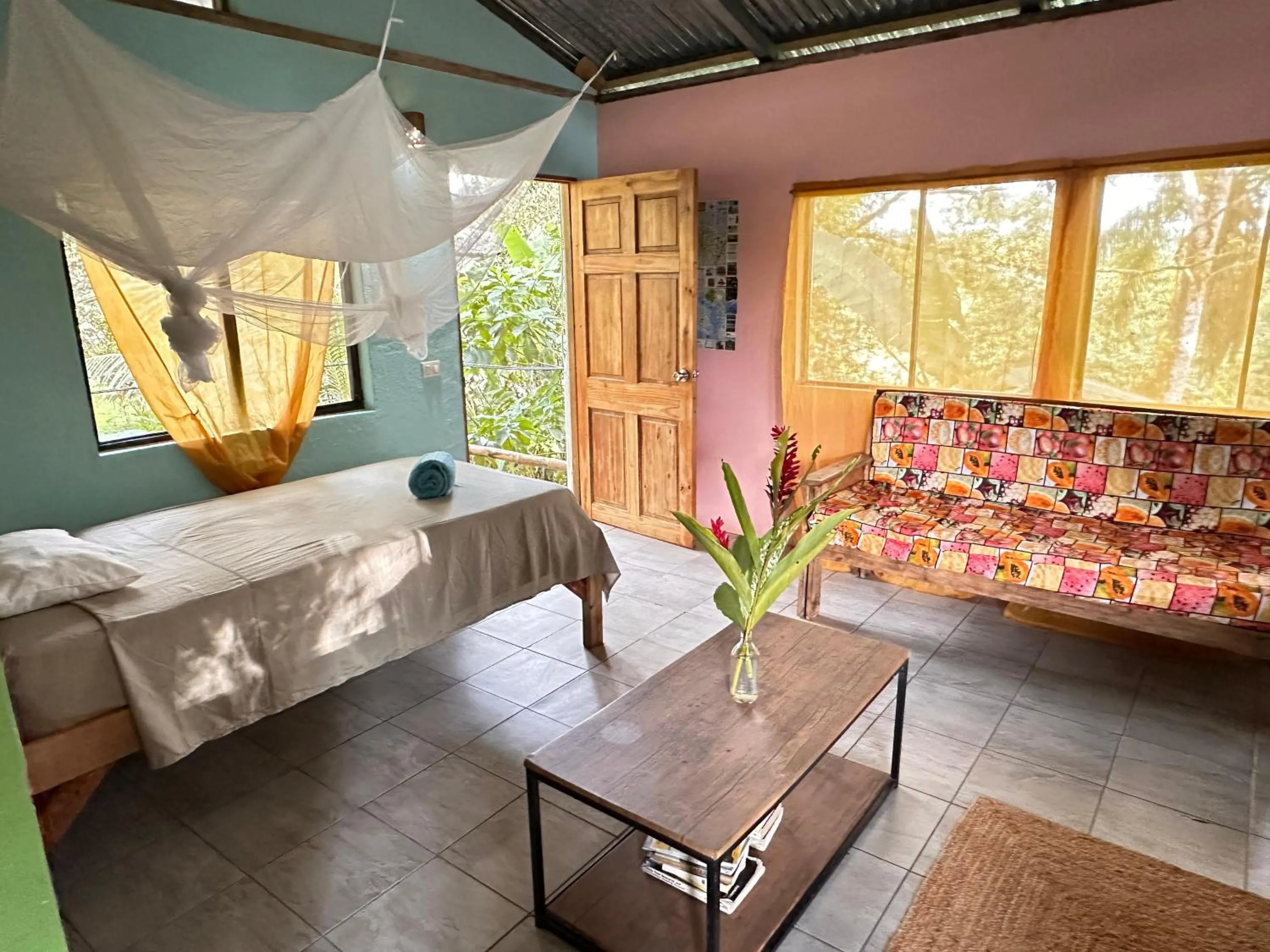 Living room, Bed in El Cerrito