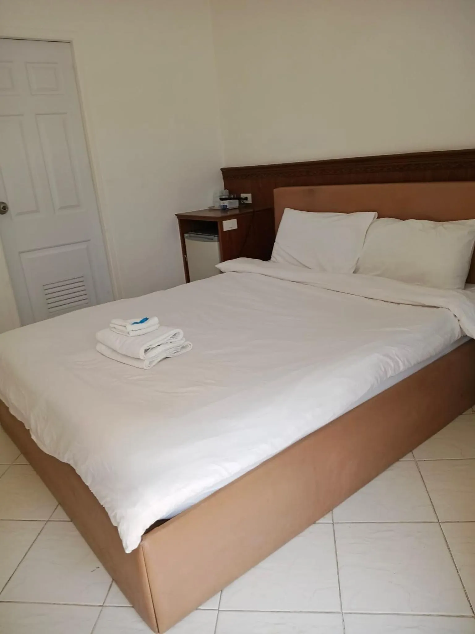 Photo of the whole room, Bed in Blue Horizon