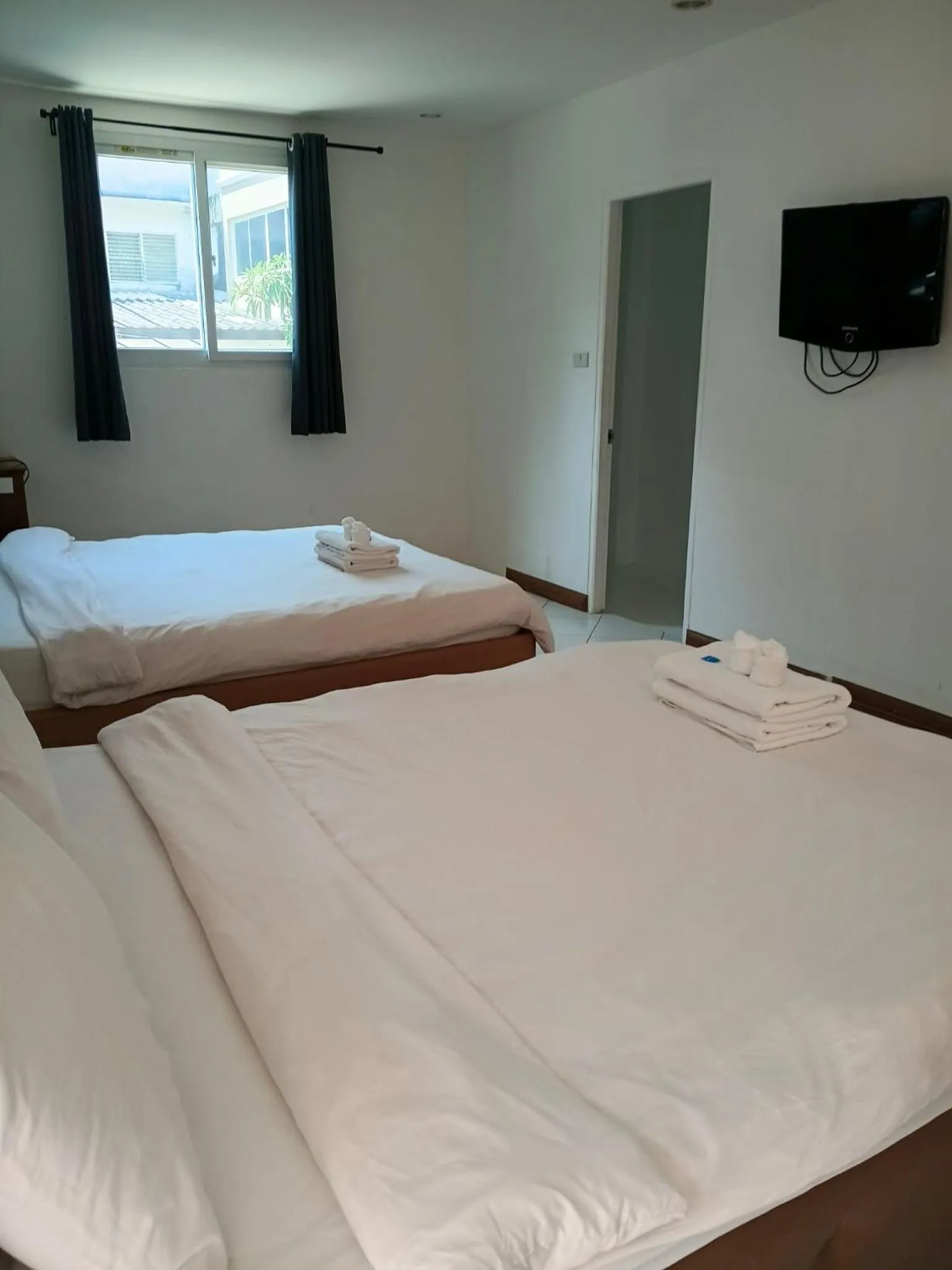 Photo of the whole room, Bed in Blue Horizon