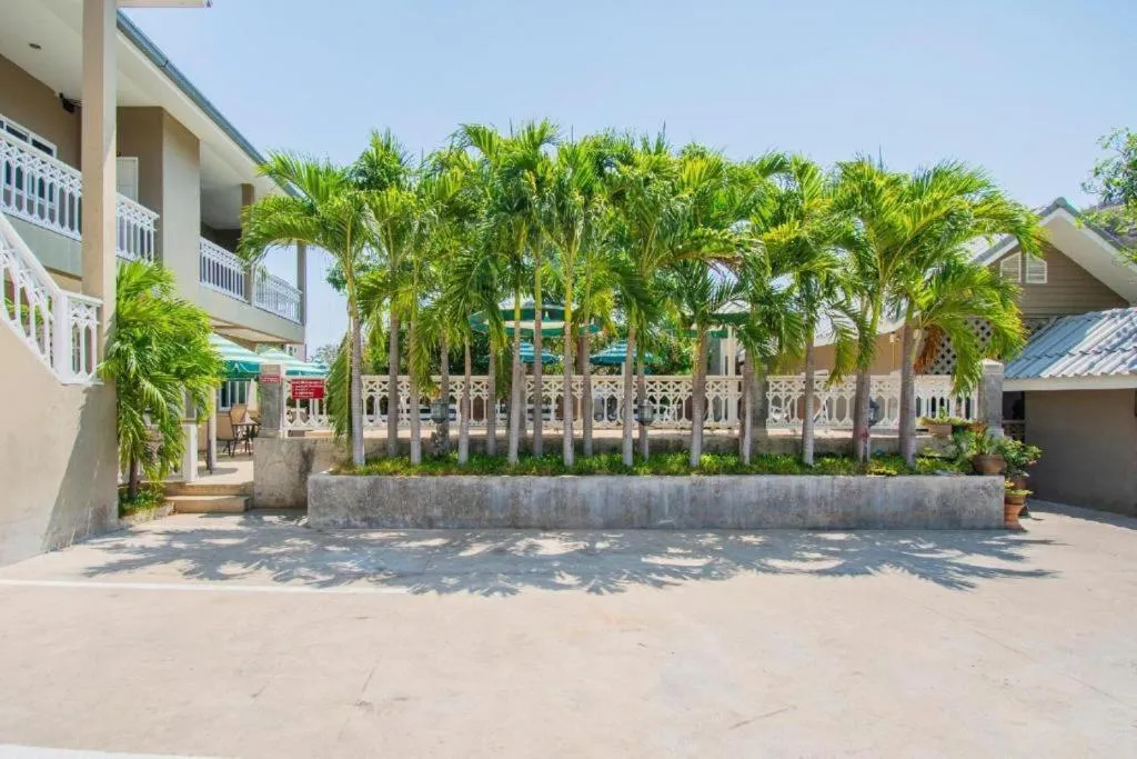 Garden view in Blue Horizon