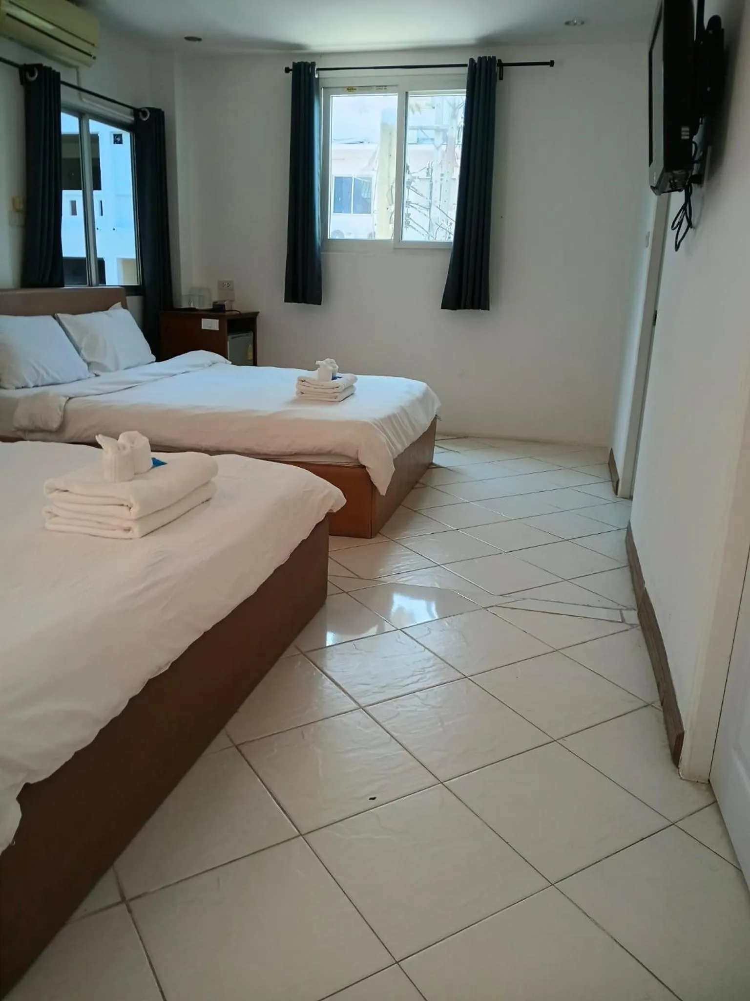 Photo of the whole room, Bed in Blue Horizon