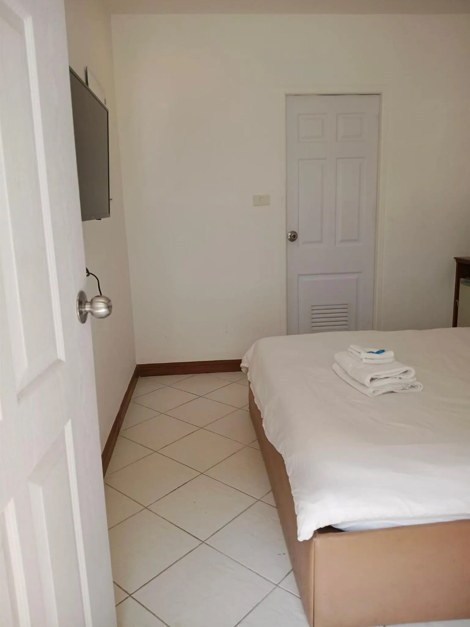 Photo of the whole room, Bed in Blue Horizon