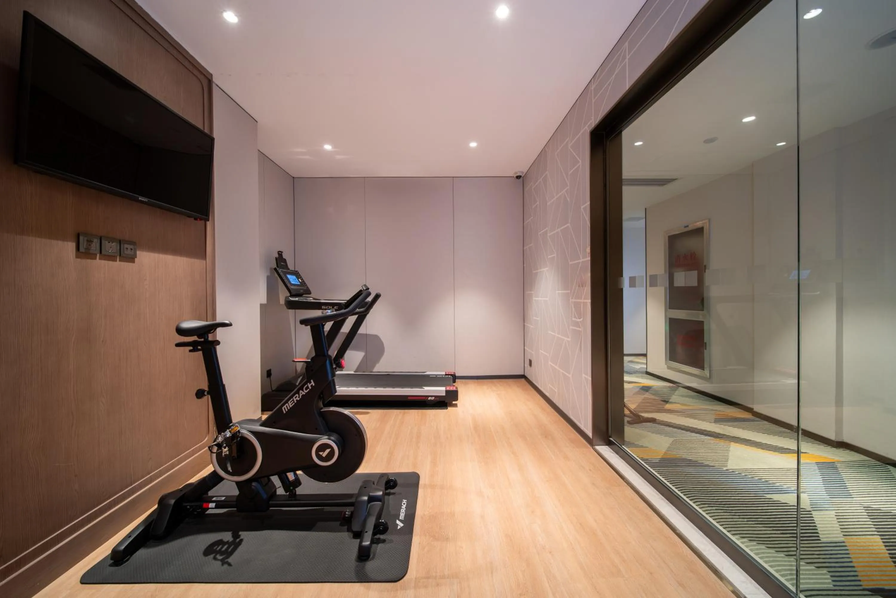 Fitness centre/facilities in Holiday Inn Express Shanghai Pujiang Lianhang Road by IHG