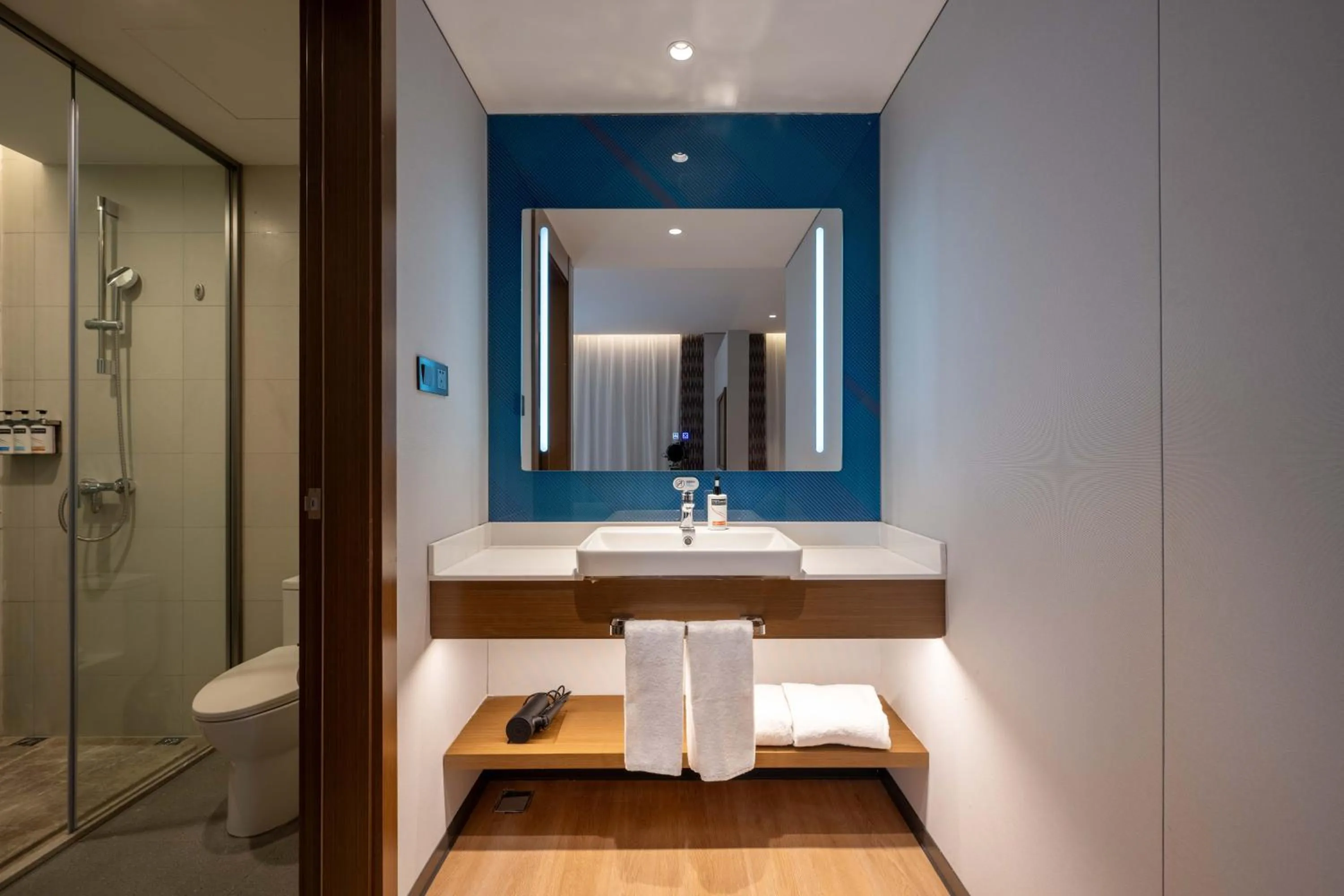 Toilet in Holiday Inn Express Shanghai Pujiang Lianhang Road by IHG