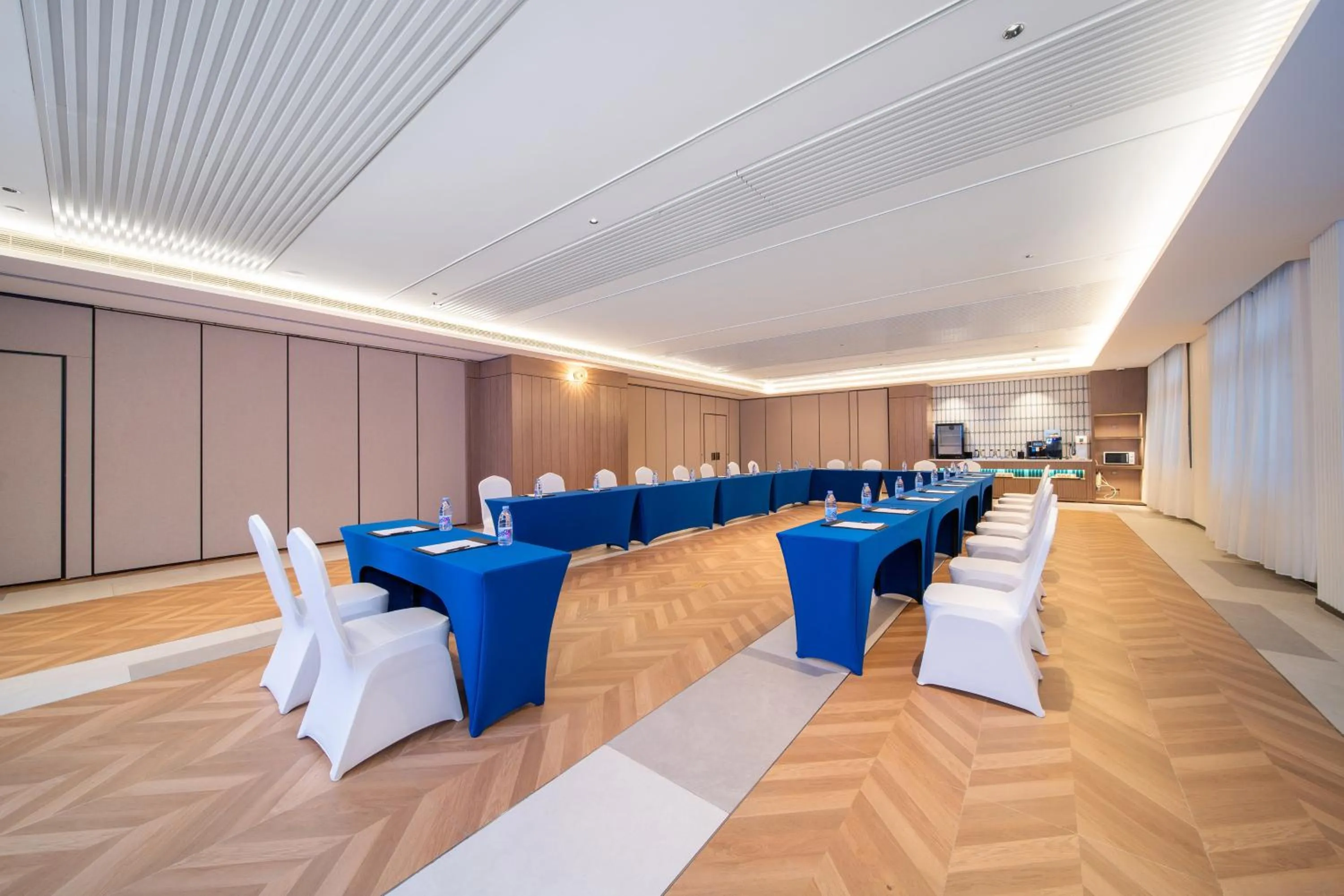 Meeting/conference room in Holiday Inn Express Shanghai Pujiang Lianhang Road by IHG
