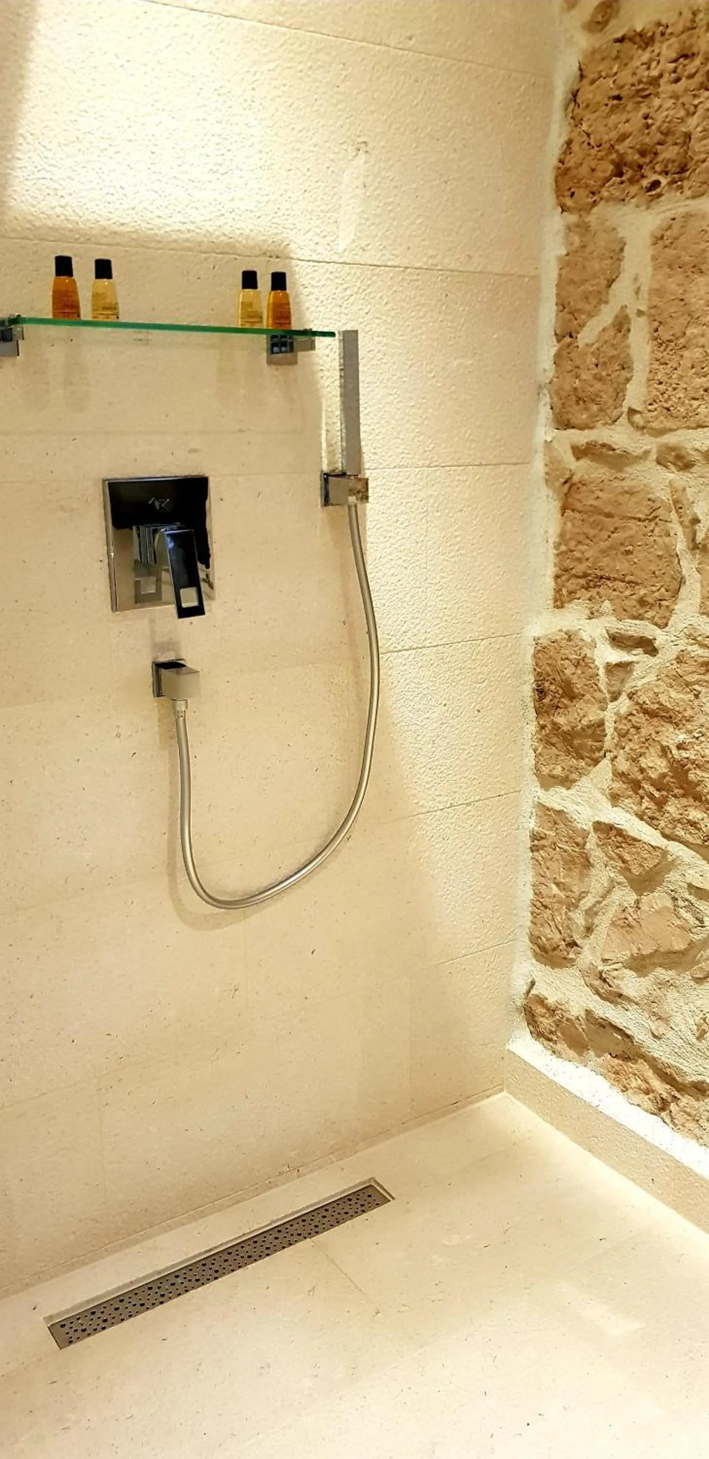 Shower in San Teodoro