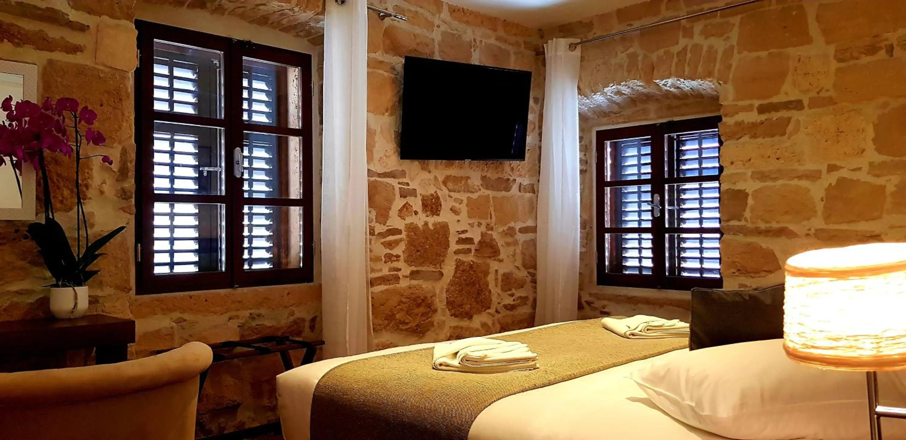 Photo of the whole room in San Teodoro