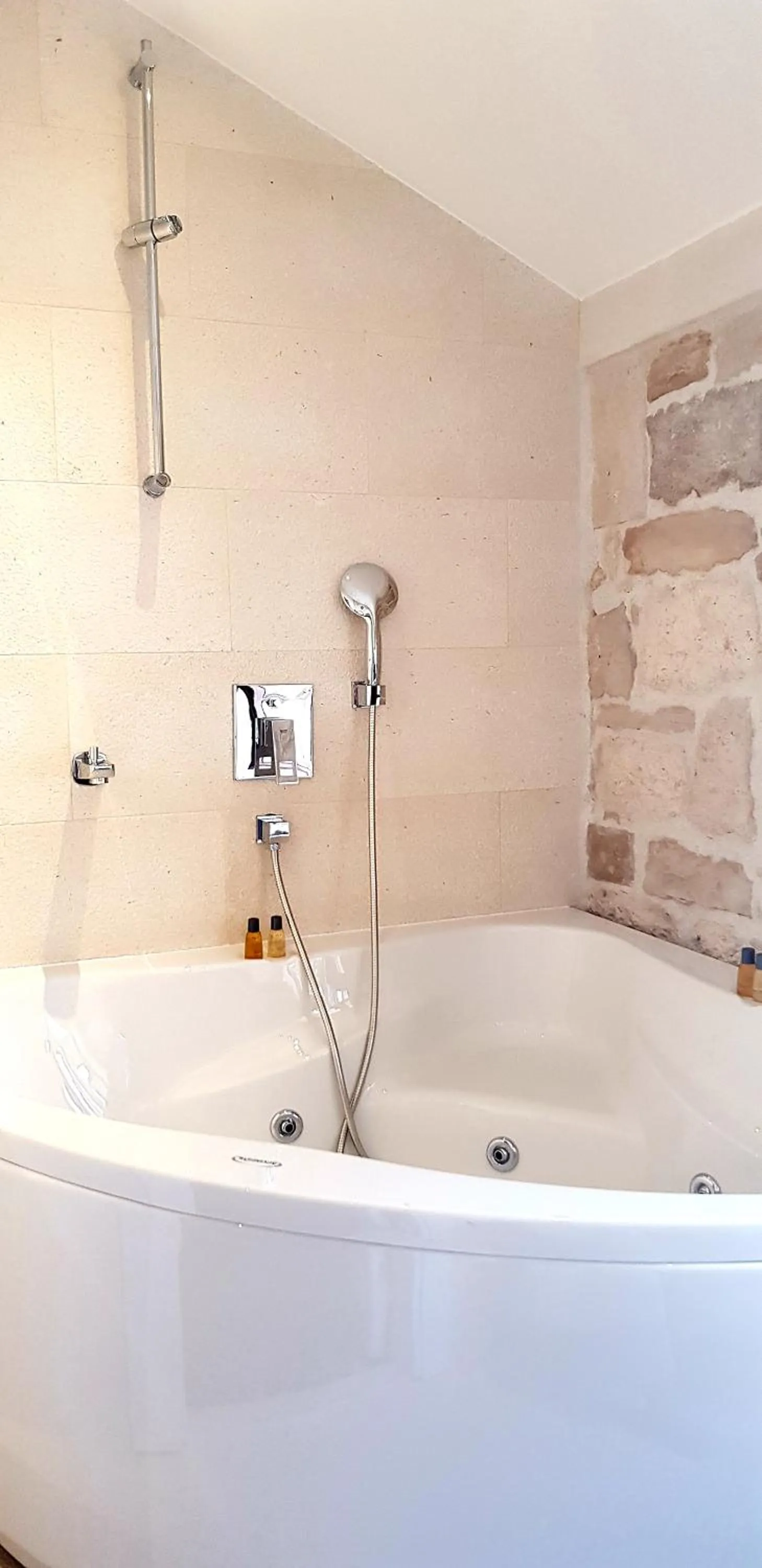 Shower in San Teodoro