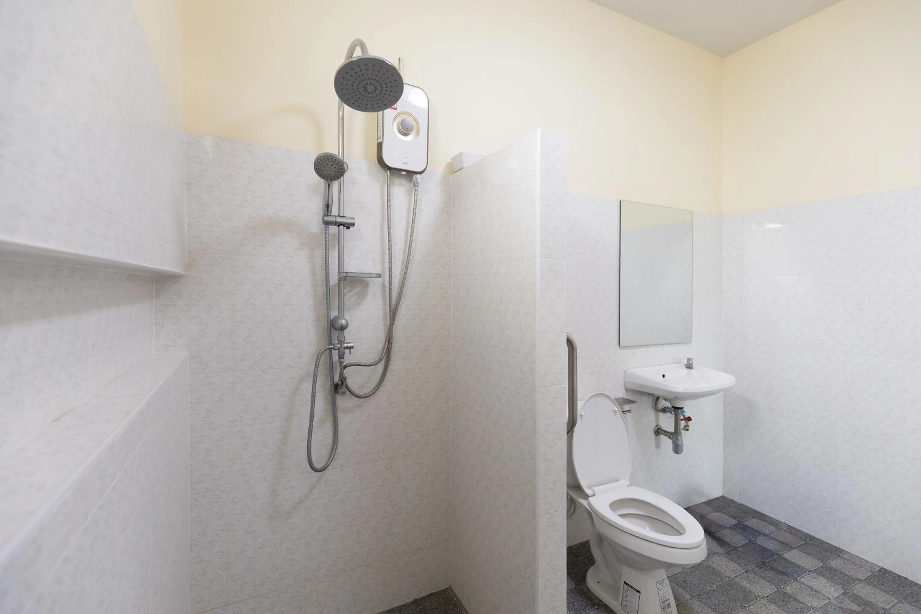 Shower in Narucha Farmstay