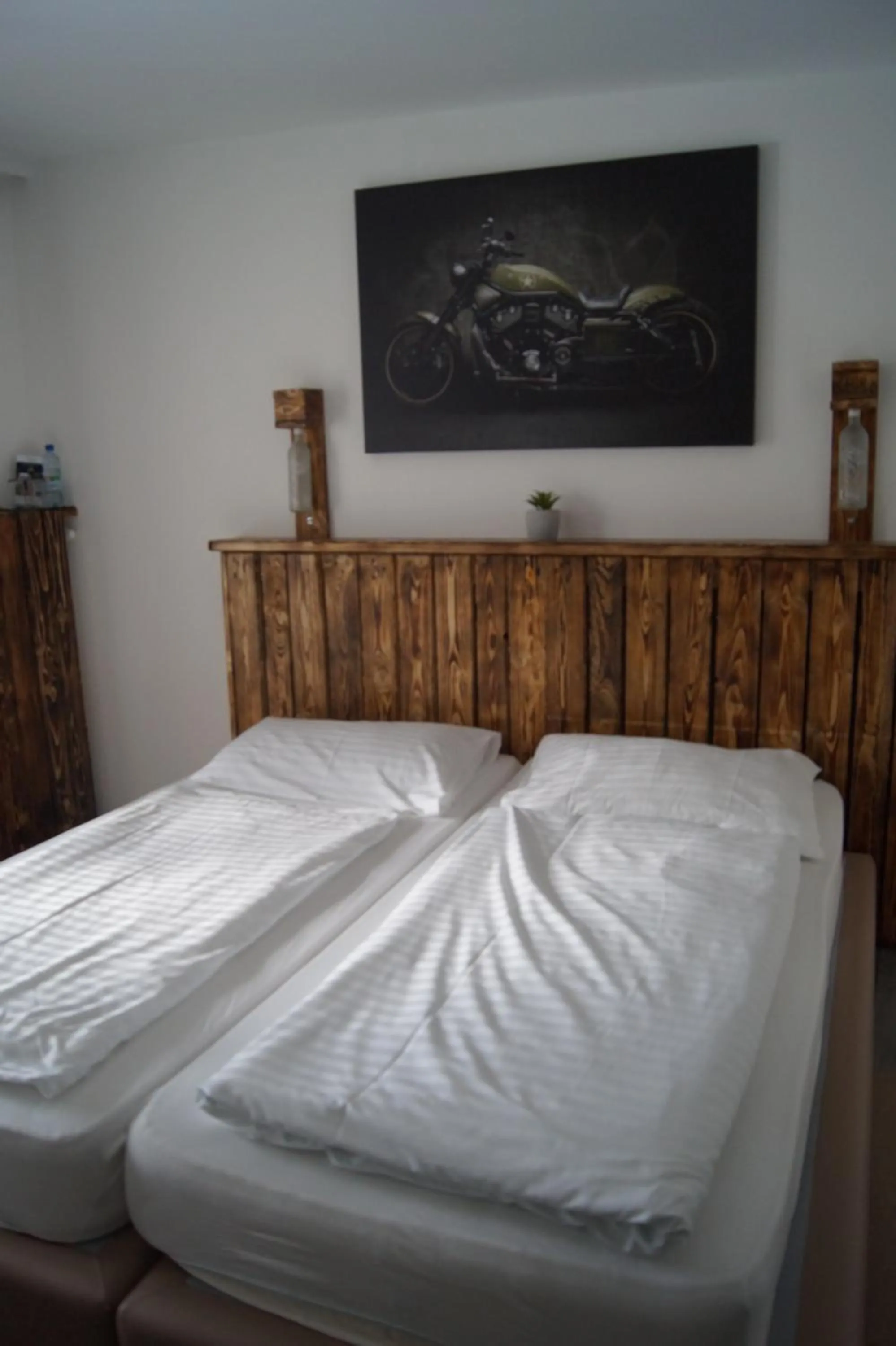 Photo of the whole room, Bed in La Irmania Pension