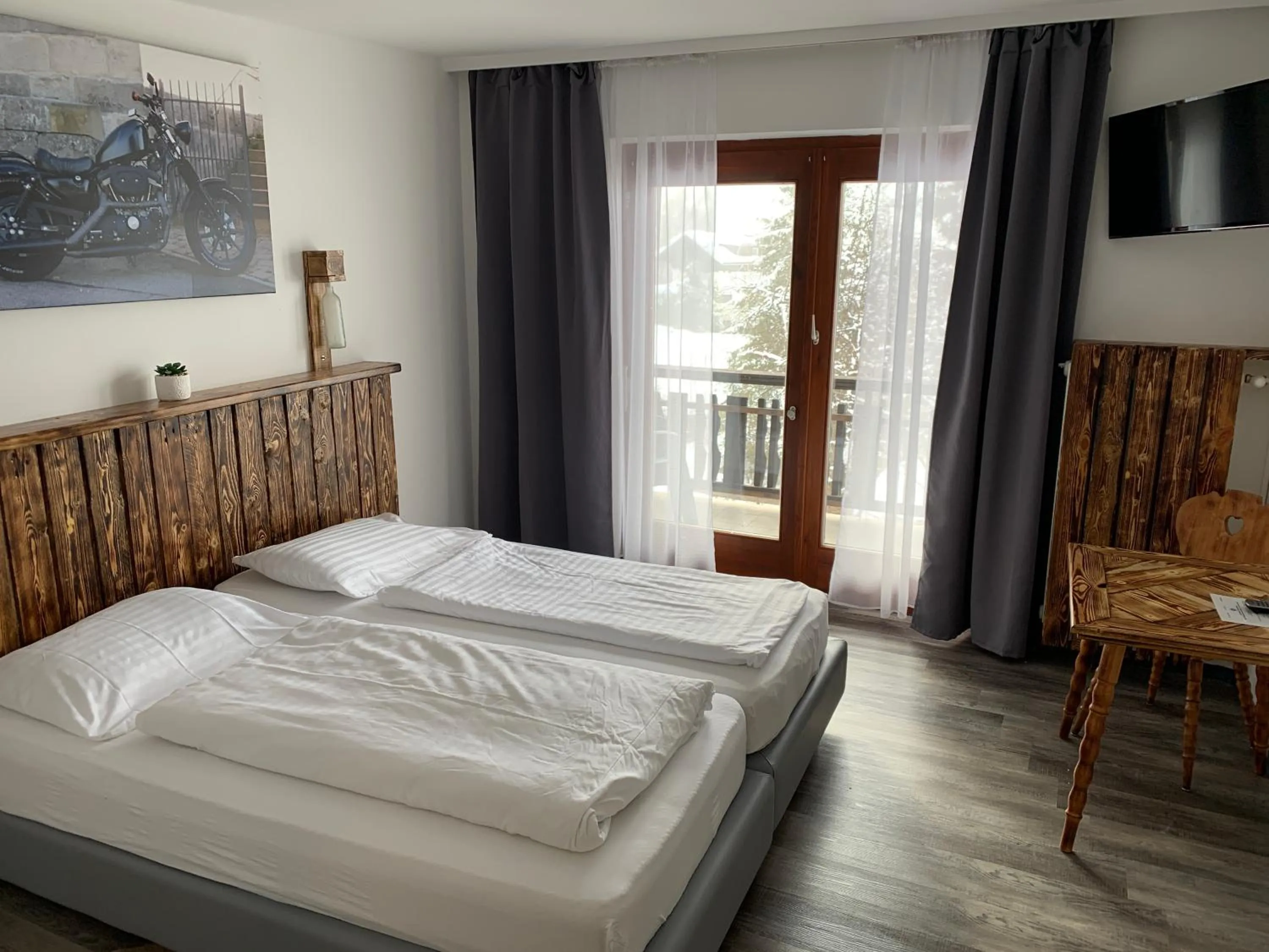 Photo of the whole room, Bed in La Irmania Pension