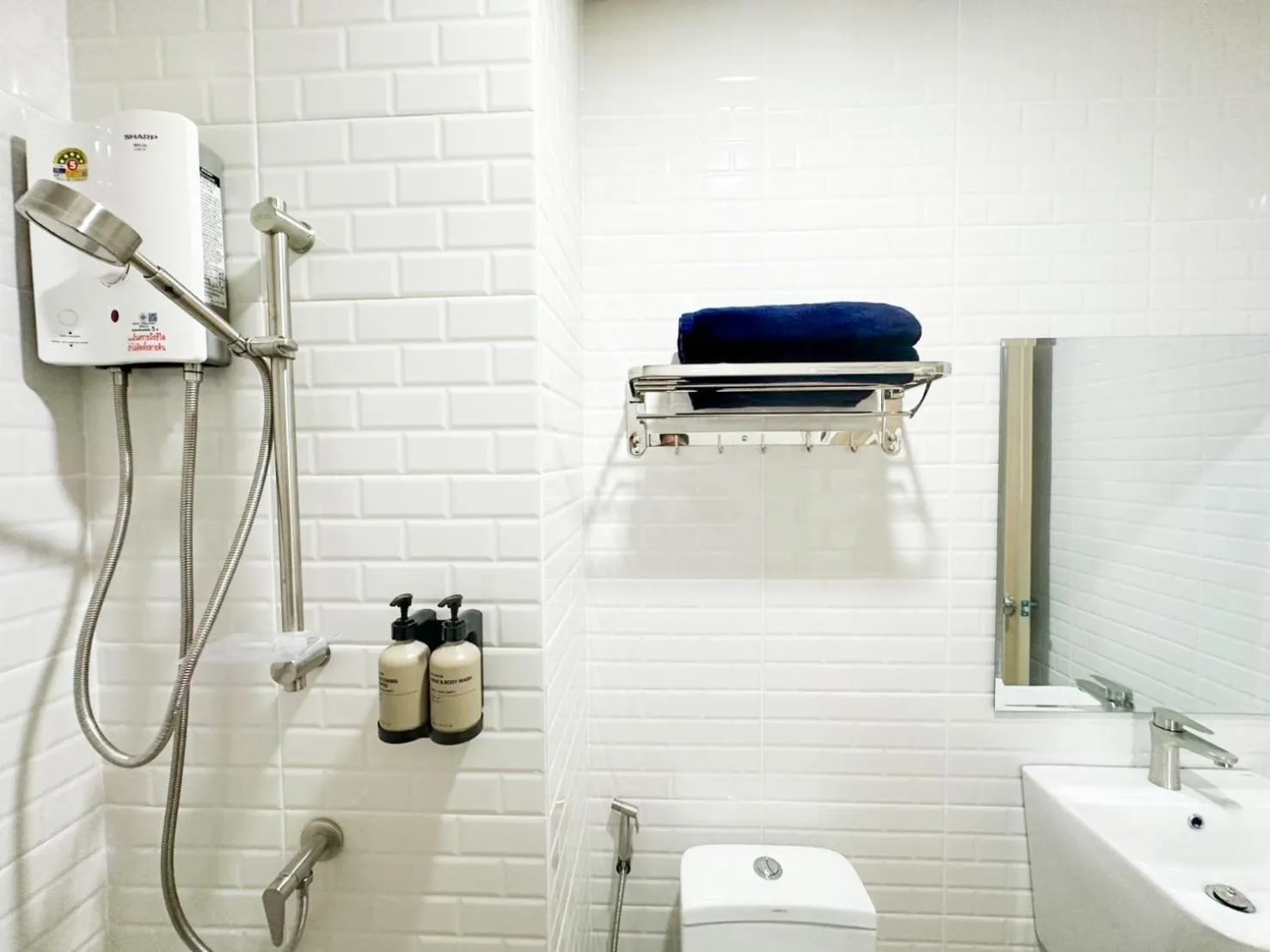 Shower in H-Banaat Hotel