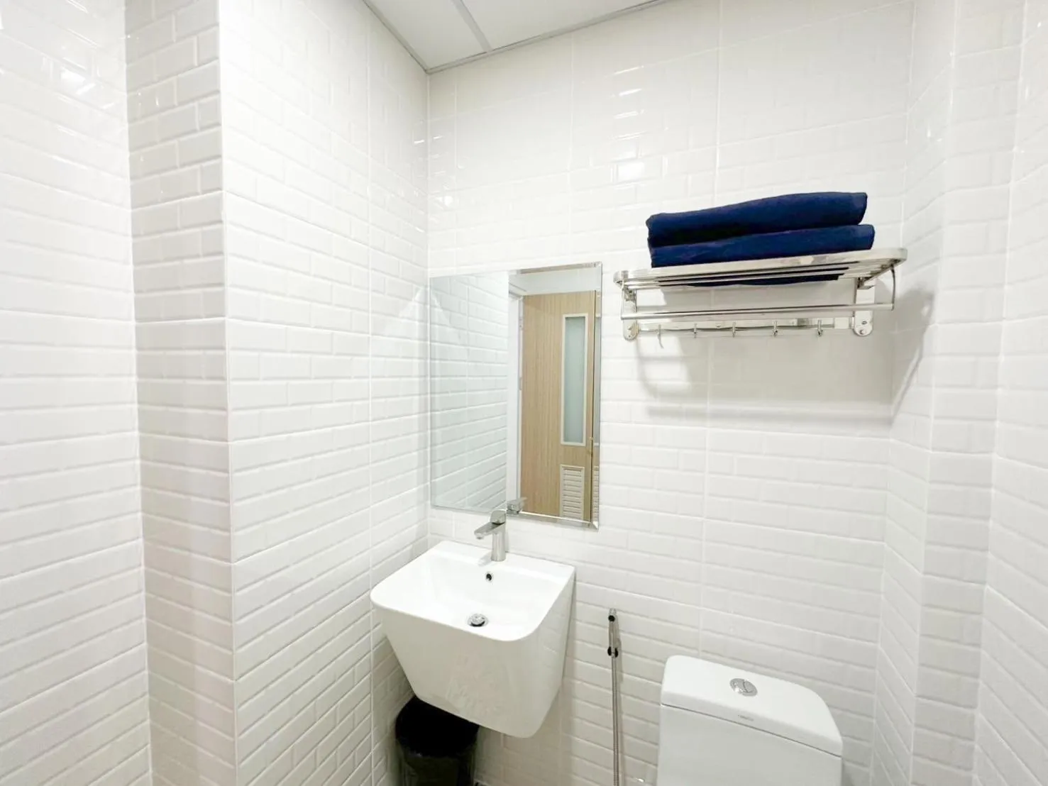 Shower in H-Banaat Hotel