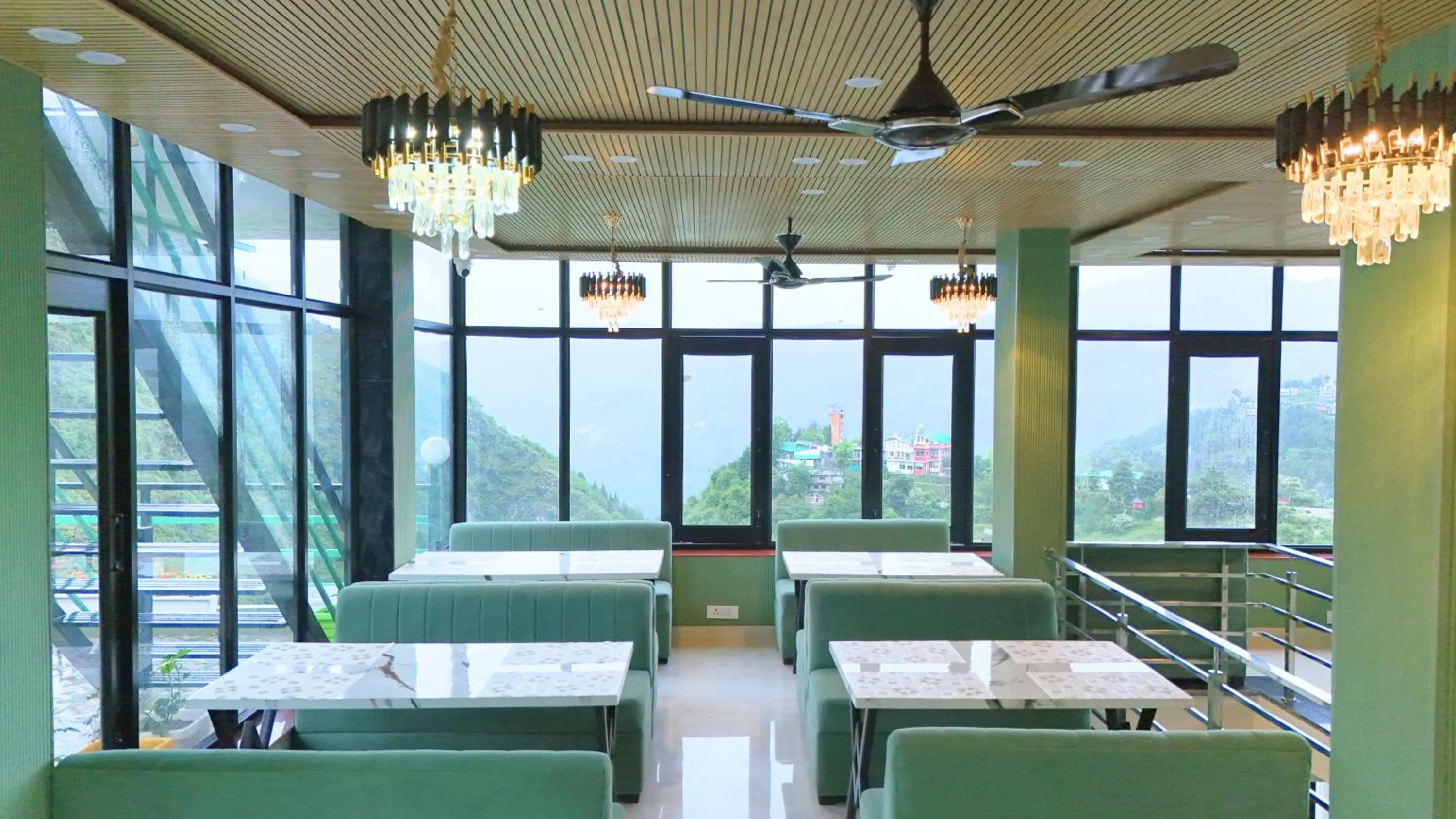 Restaurant/places to eat in Hotel HSR Residency
