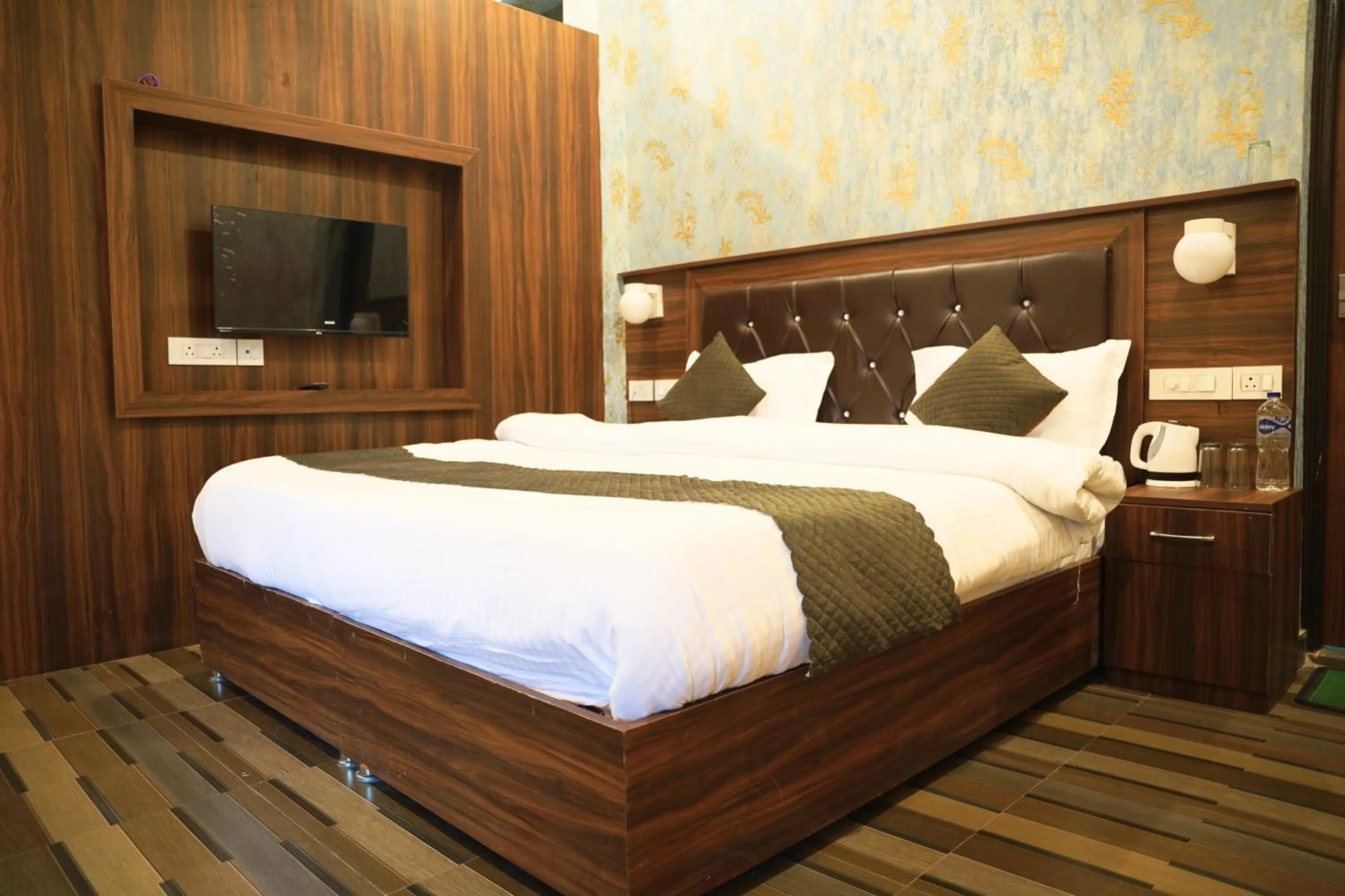 Bed in Hotel HSR Residency