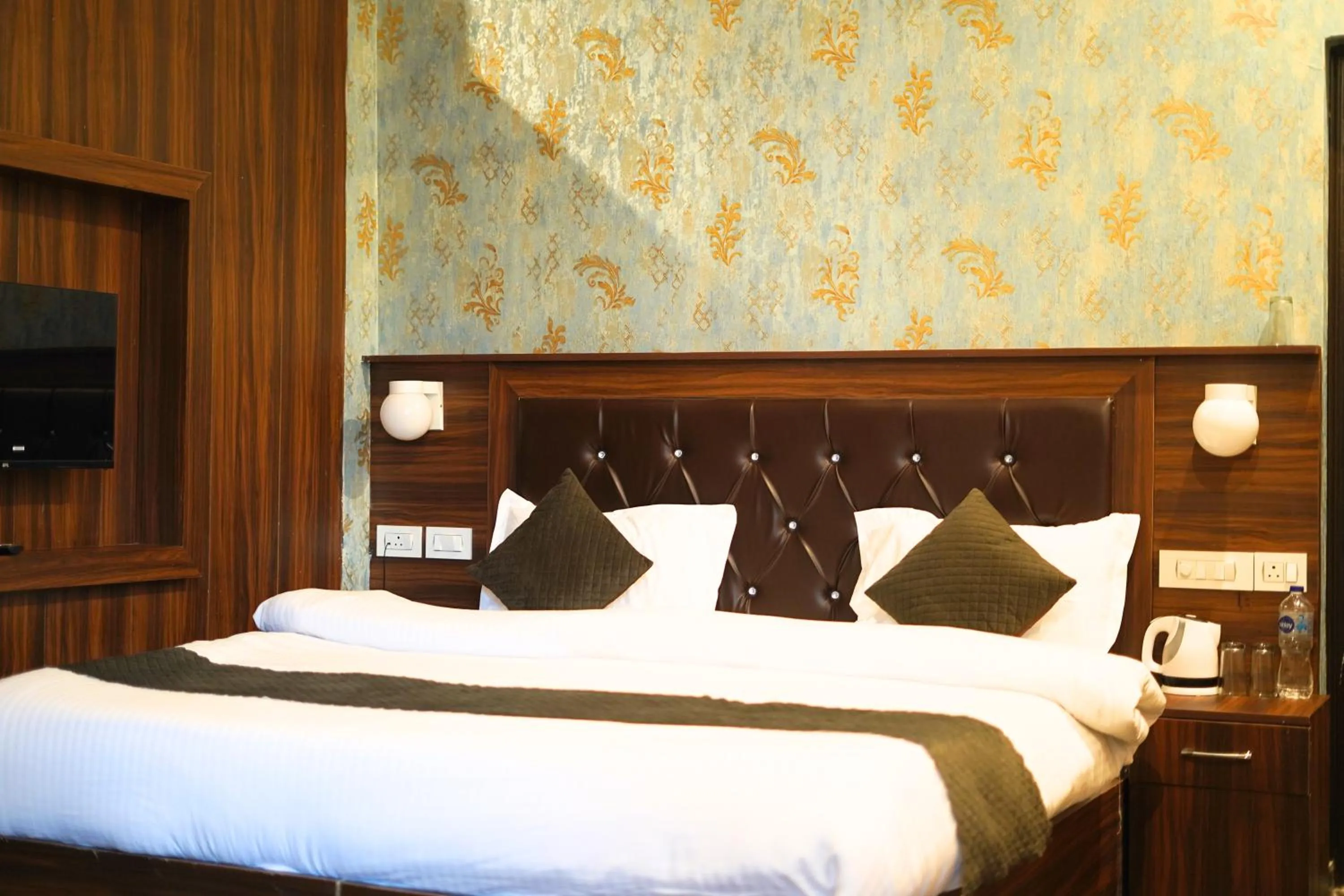 Bed in Hotel HSR Residency