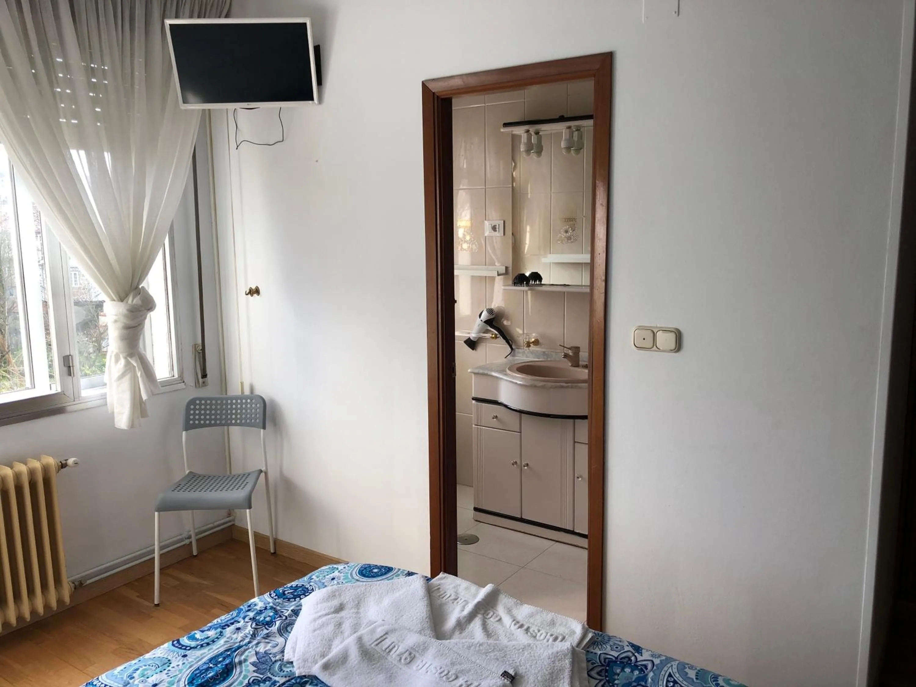 Photo of the whole room, Bed in Hostal Costa Azul