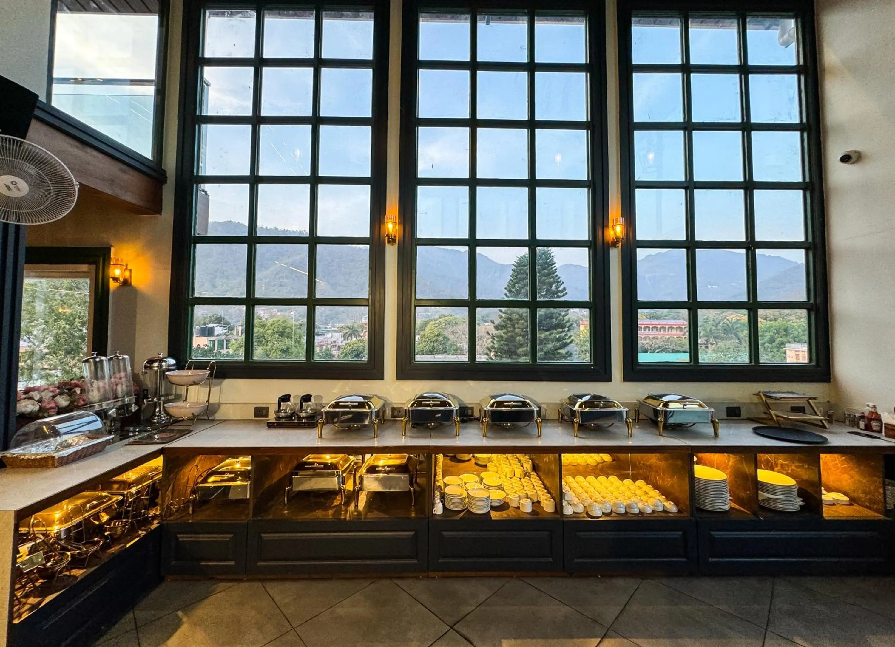 Buffet breakfast in Green View by Green Tree Hotels