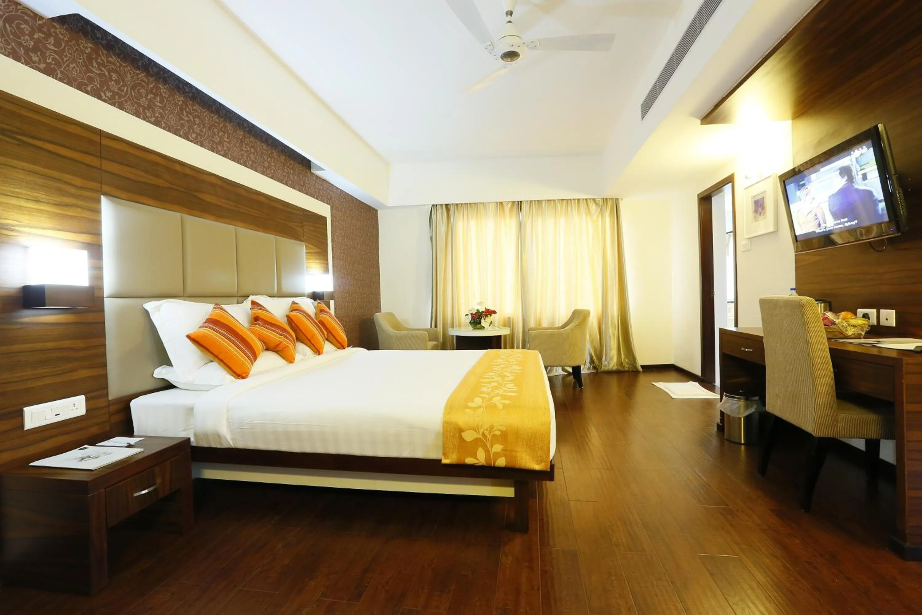 Bedroom, Bed in Hotel Moonlit Regency