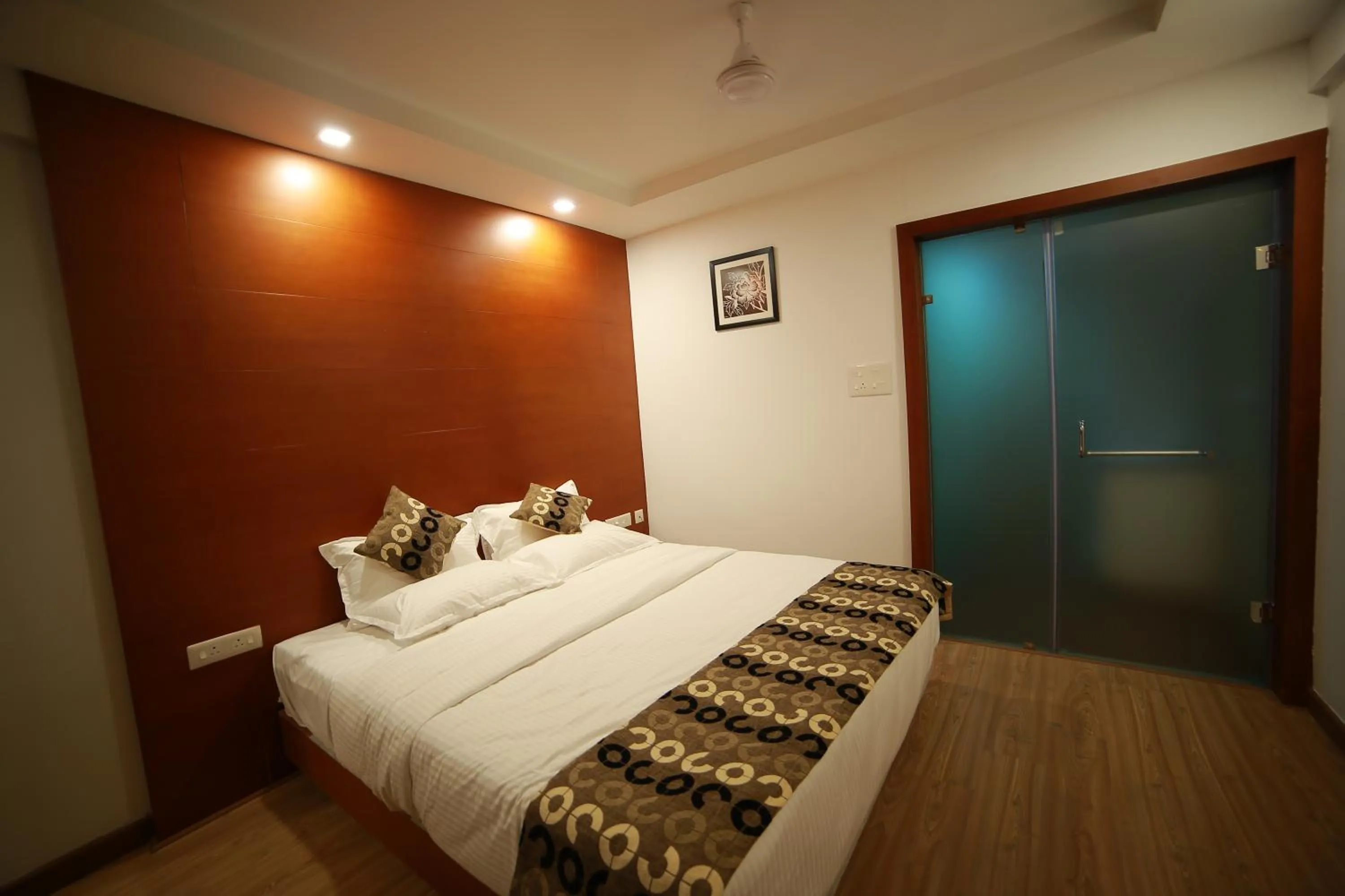 Bedroom, Bed in Hotel Moonlit Regency