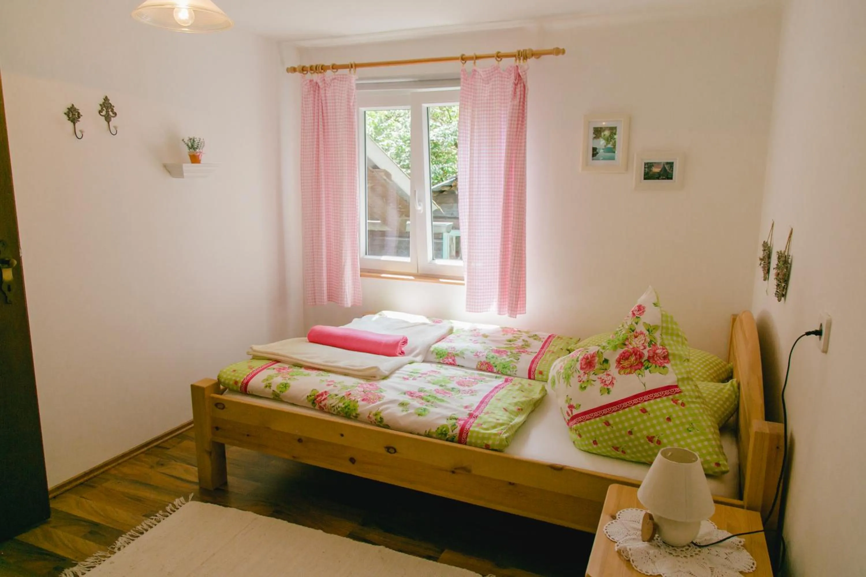 Bed in Knusperhäuschen