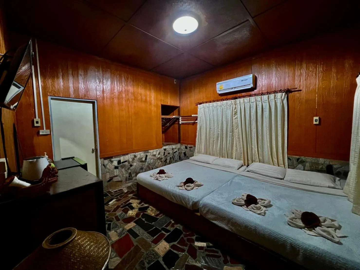 Photo of the whole room, Bed in Tongta Phaview Resort