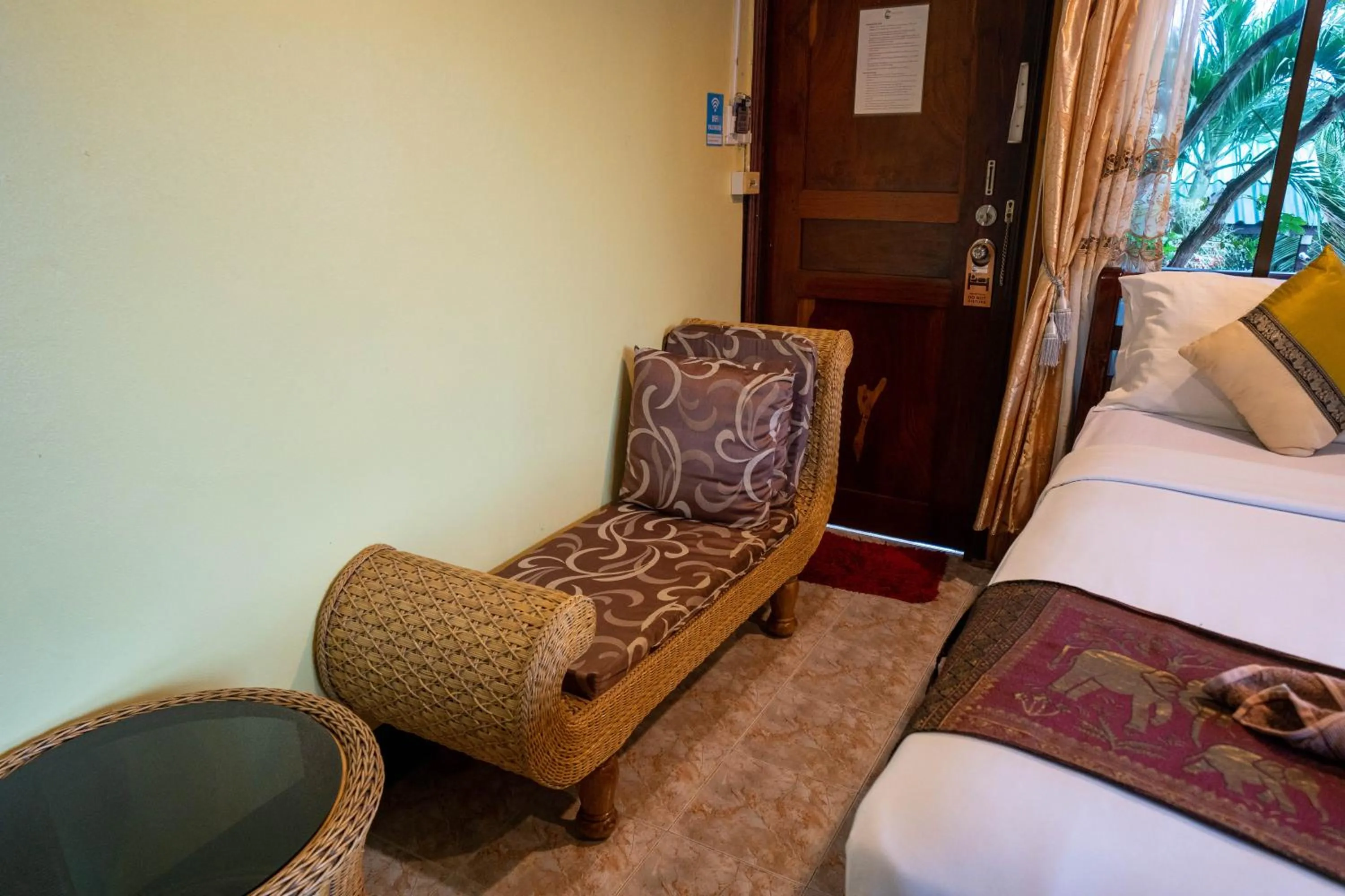 Seating area, Bed in Tongta Phaview Resort